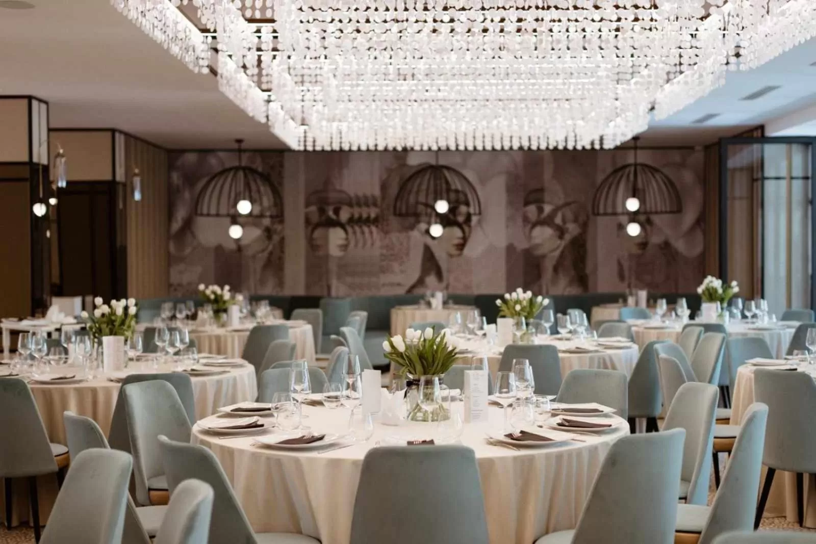 Restaurant/places to eat in Hotel Savior