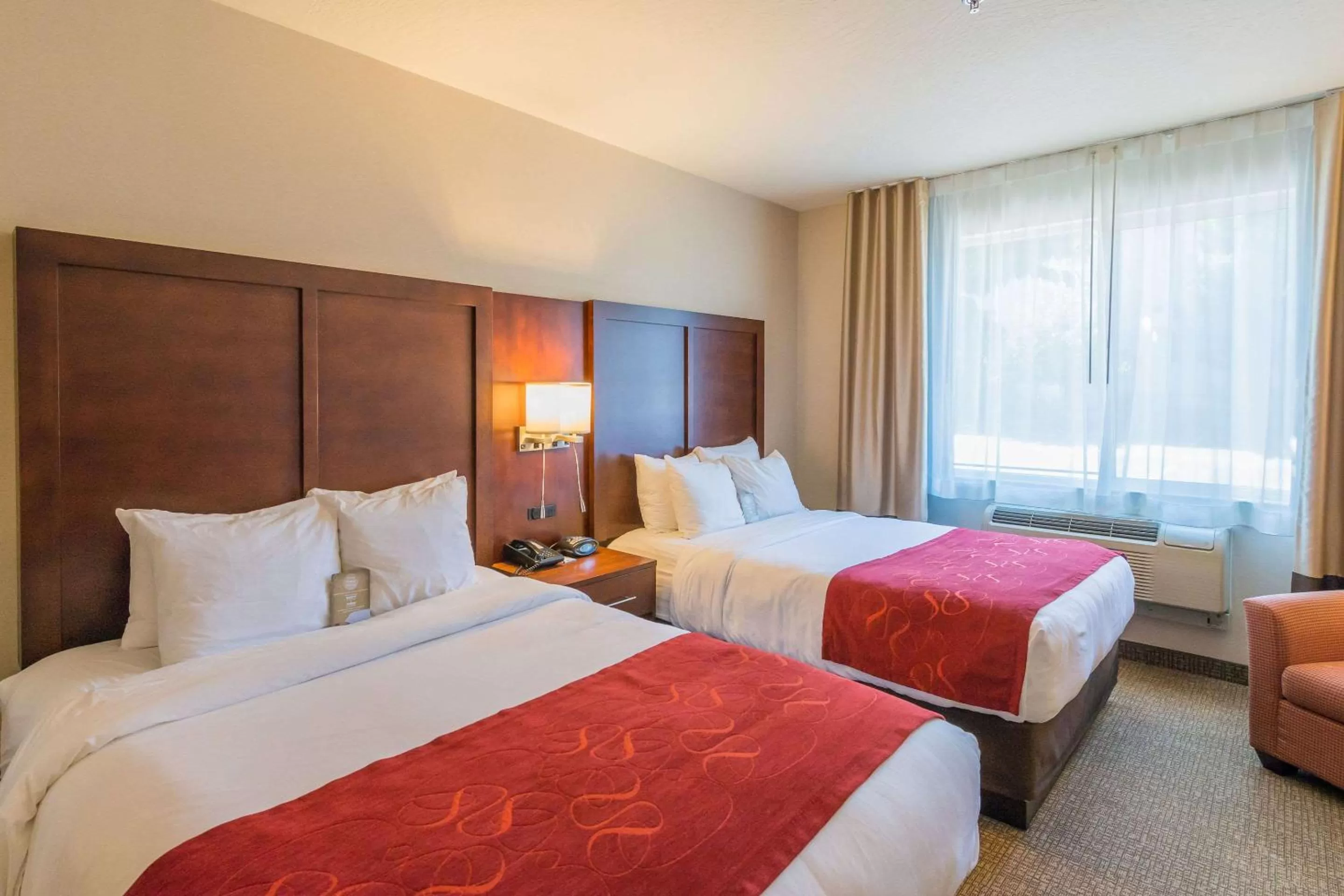 Photo of the whole room, Bed in Comfort Suites Springfield-Eugene