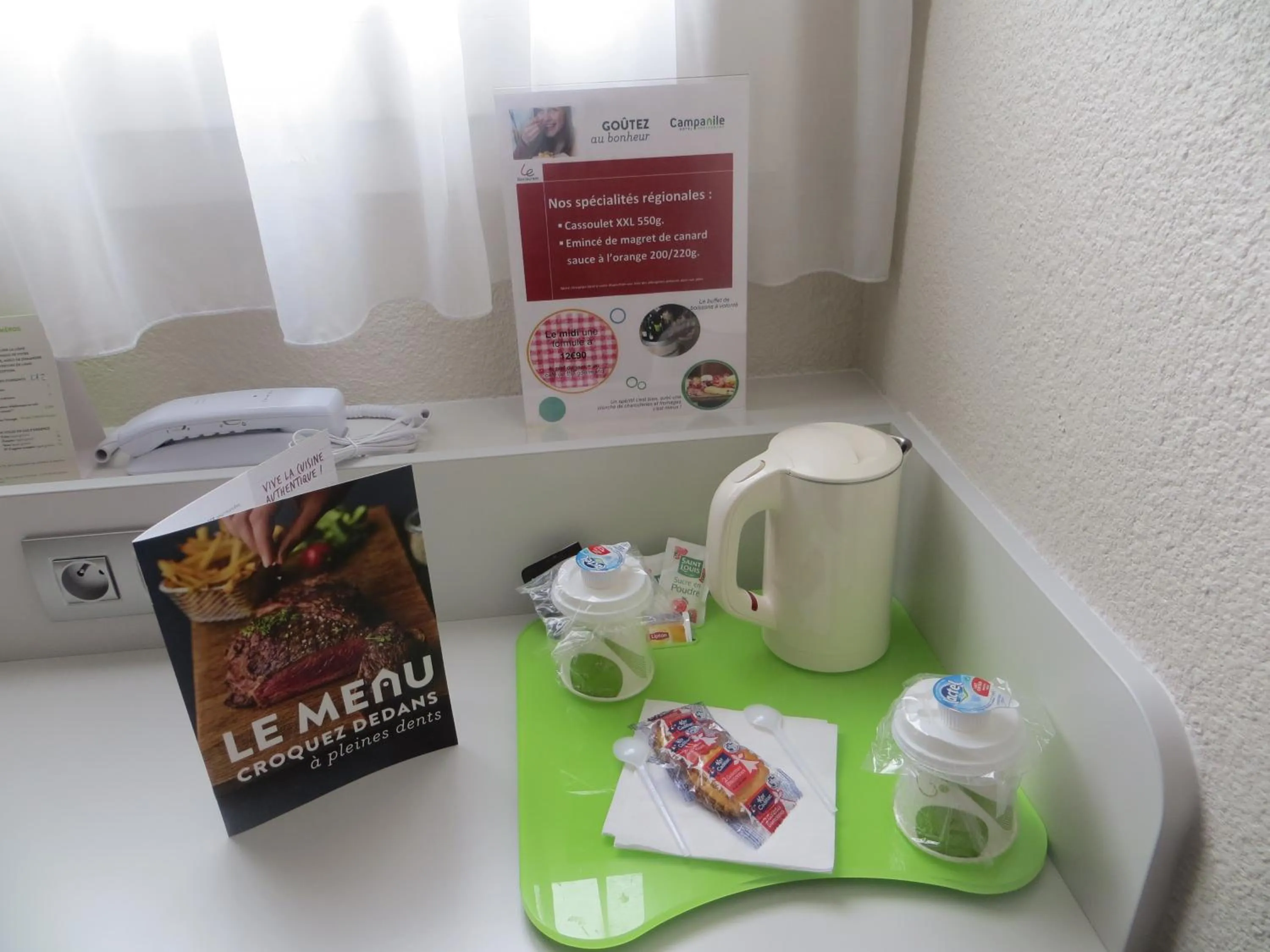 Coffee/tea facilities in Campanile Toulouse Purpan