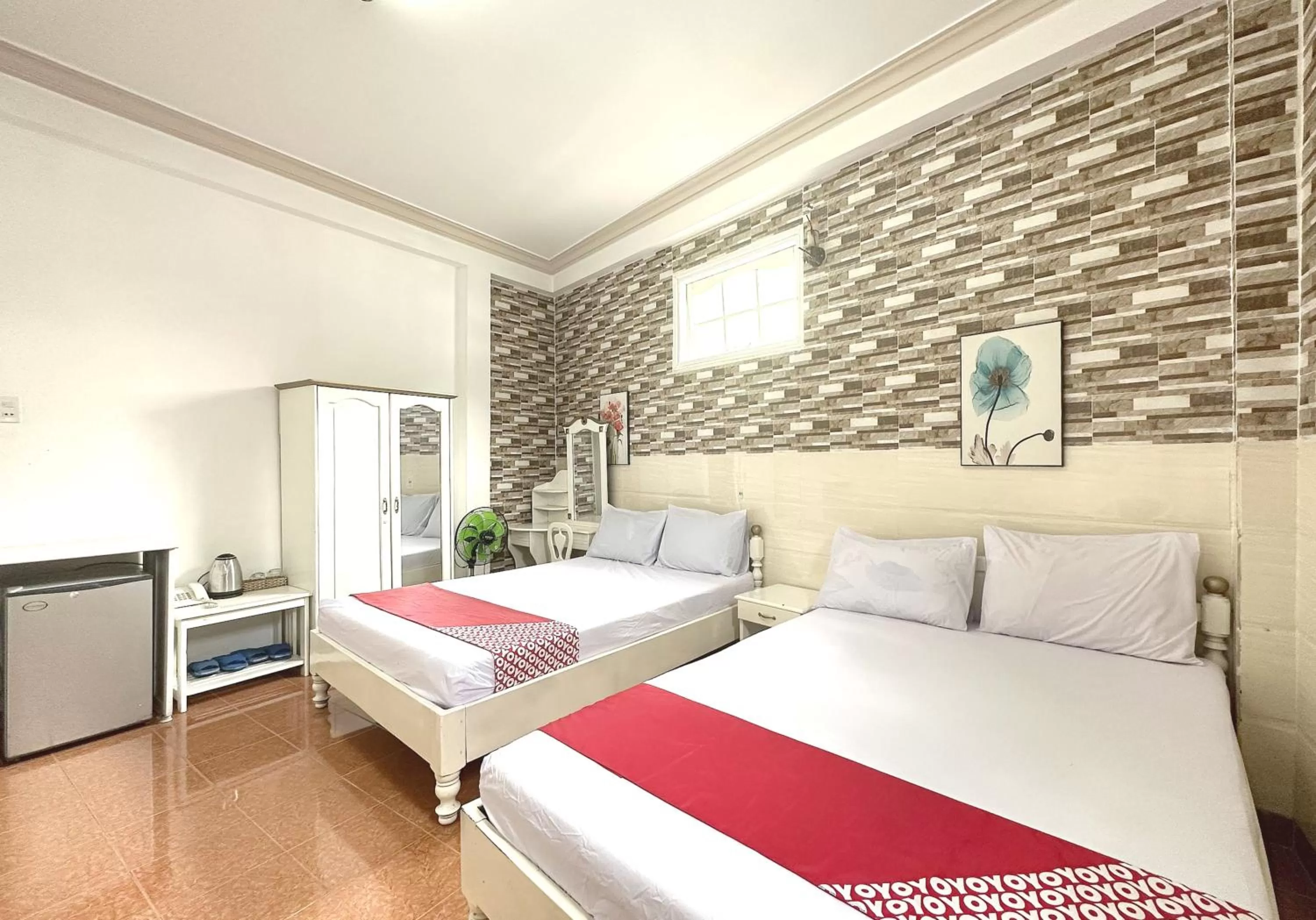 Photo of the whole room, Bed in OYO 1196 Le Vu Hotel