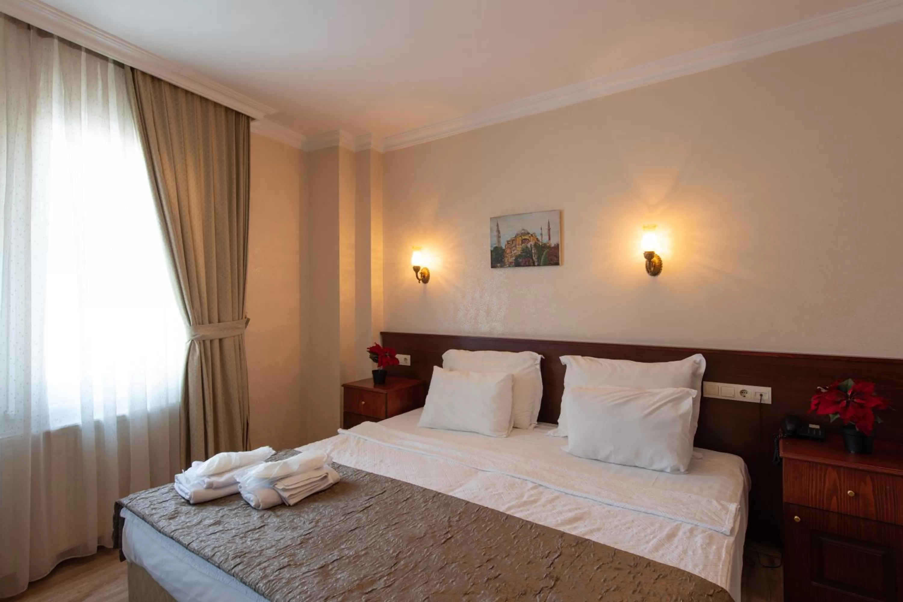 Photo of the whole room, Bed in Sultanahmet Cesme Hotel