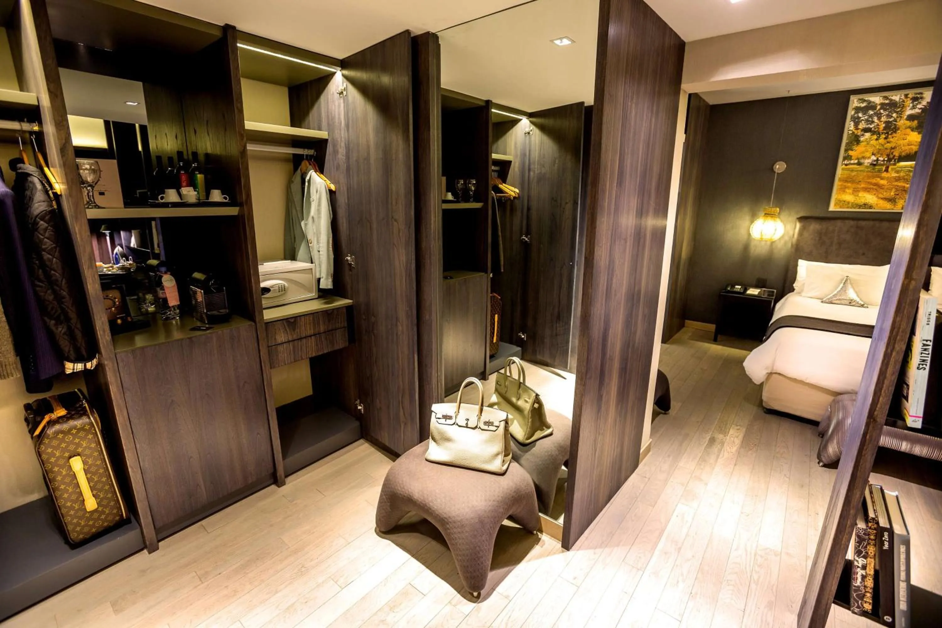 Photo of the whole room, Bed in Esplendor Plaza Francia