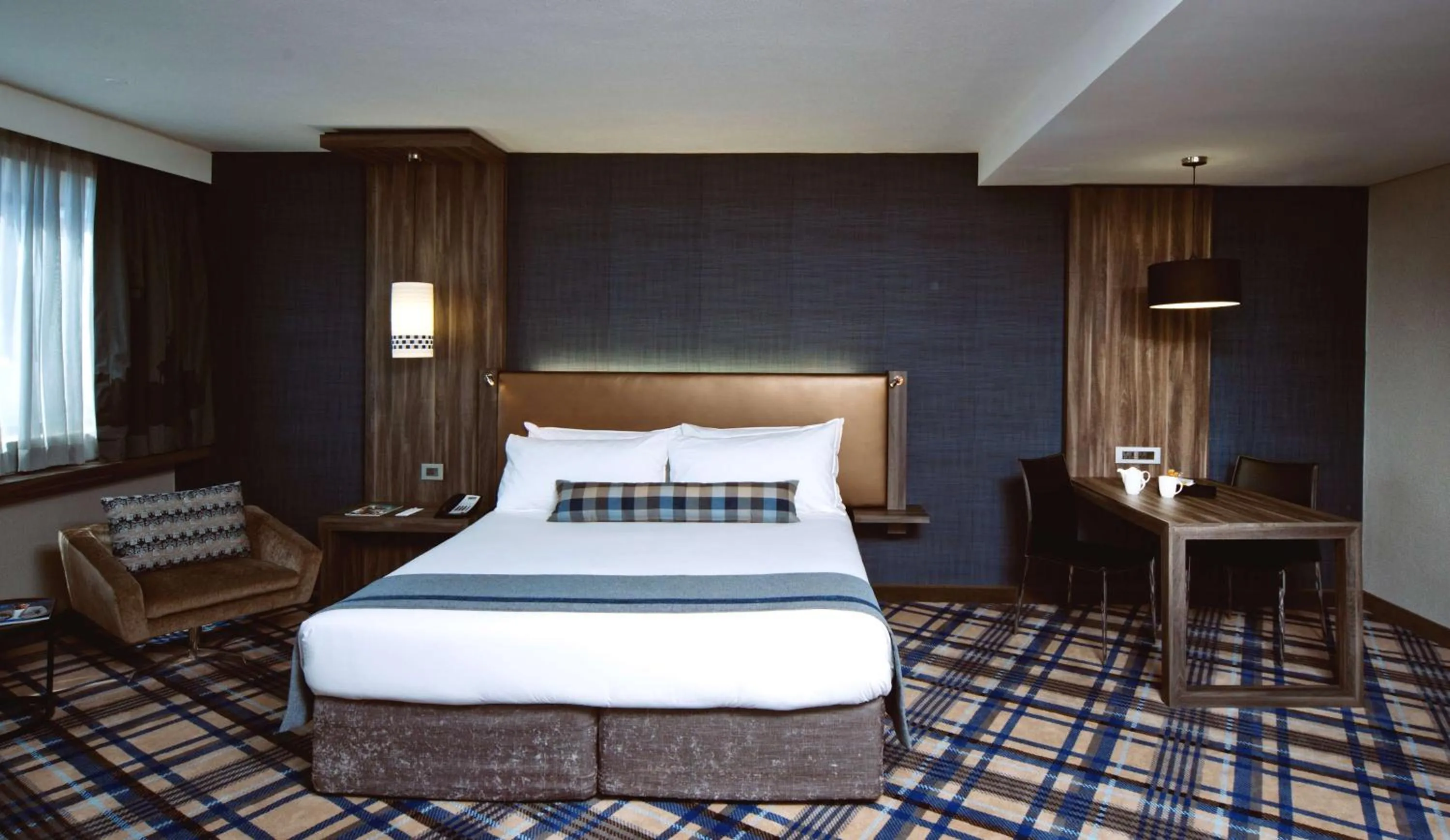 Bedroom, Bed in Garden Court Milpark, Johannesburg