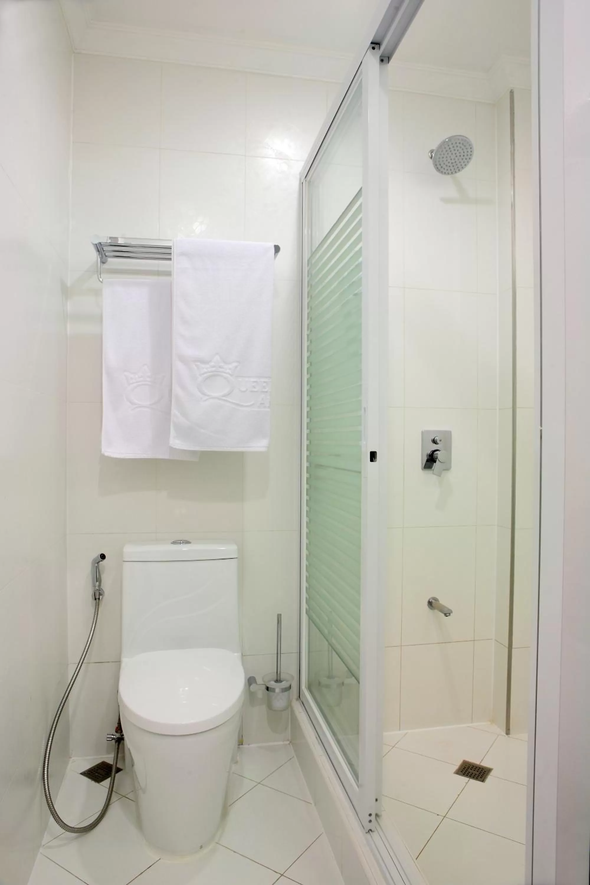 Bathroom in Queens Hotel Angeles City