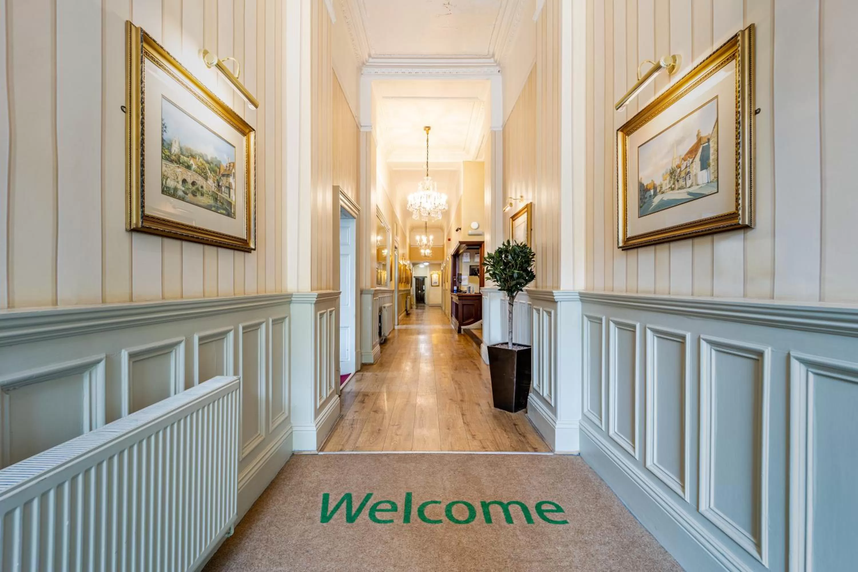 Lobby or reception in Best Western Limpley Stoke Hotel