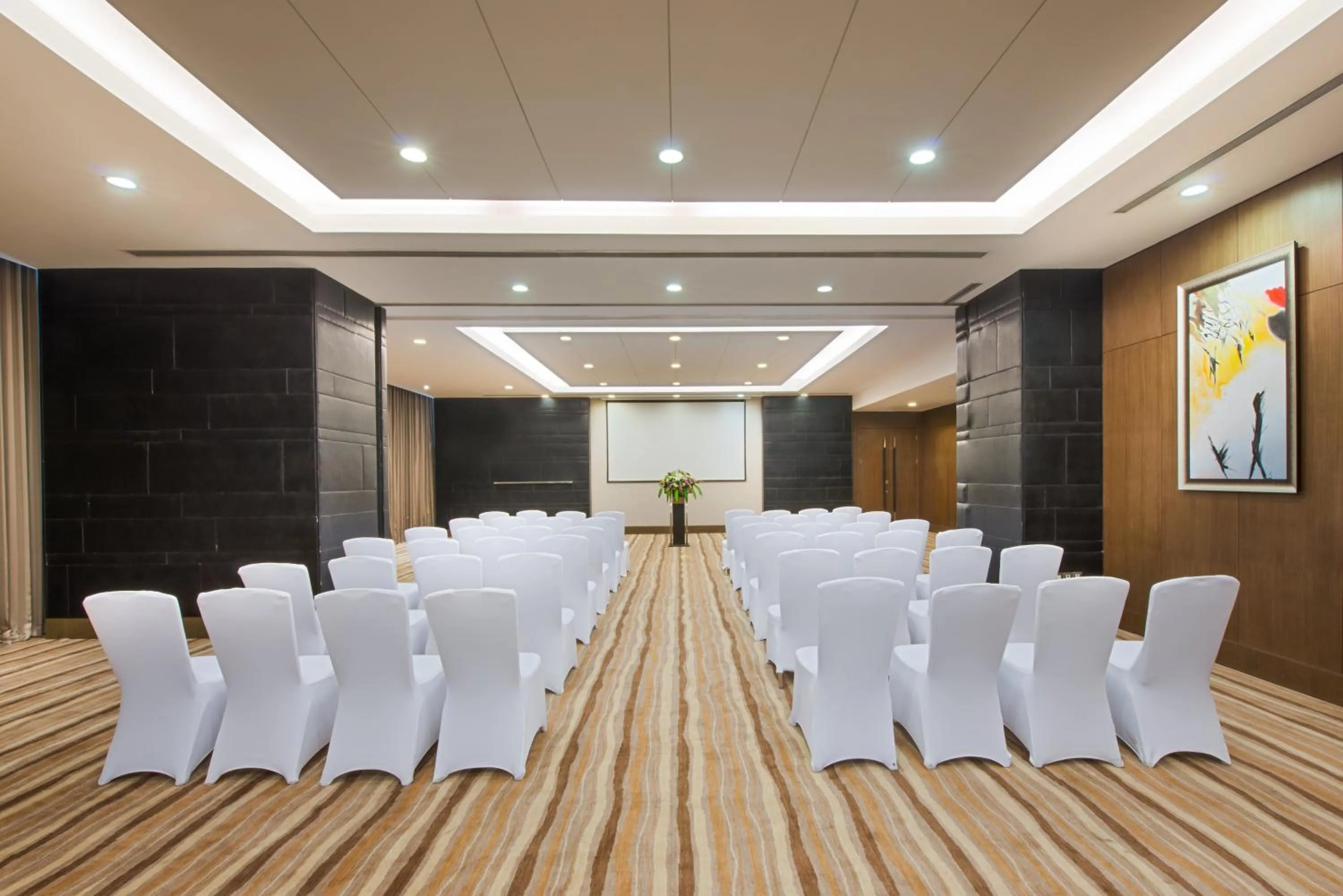Meeting/conference room in Crowne Plaza Shanghai Xiayang Lake by IHG