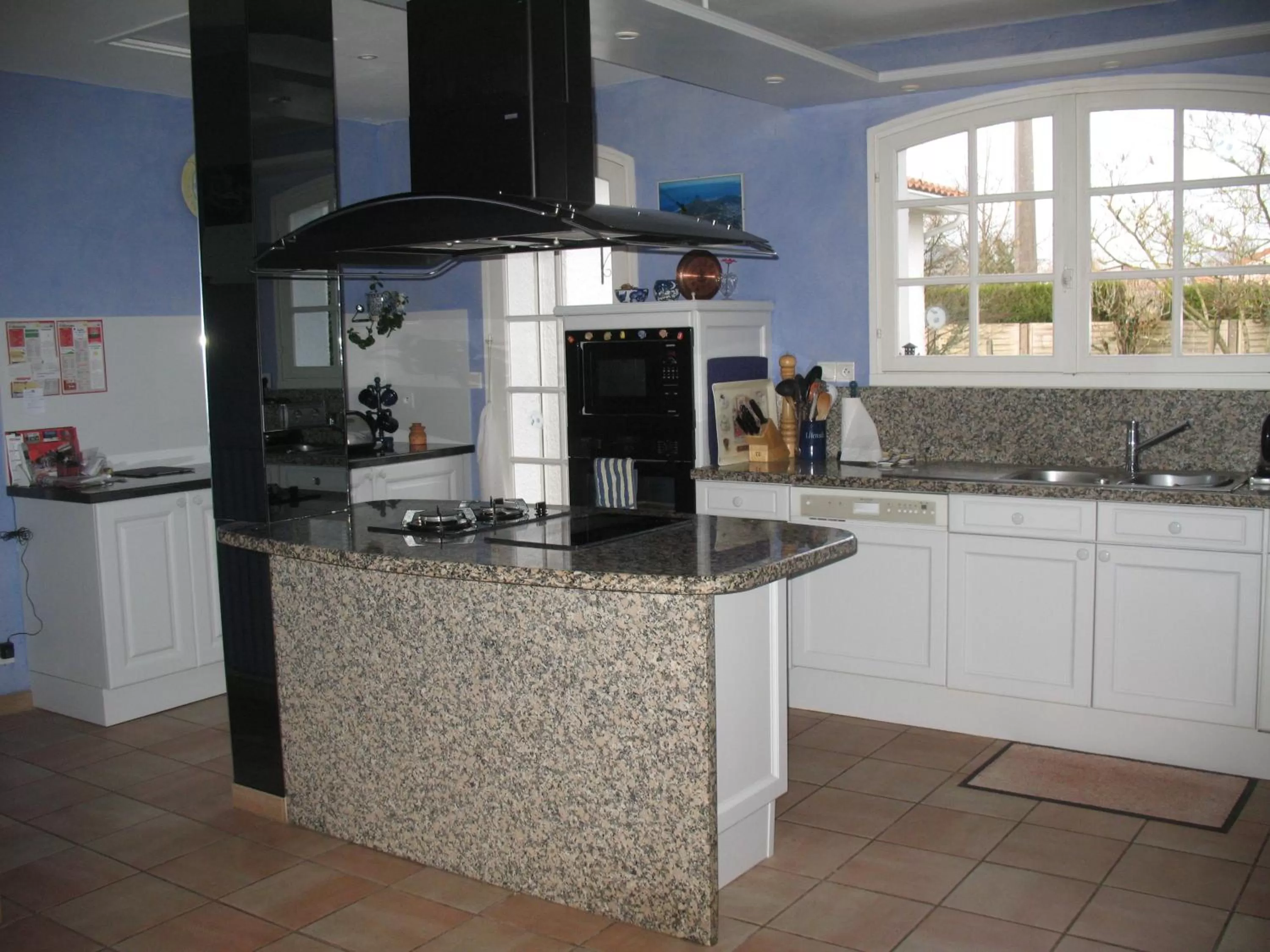 Kitchen or kitchenette in Chambres d'Hôtes Le Mûrier