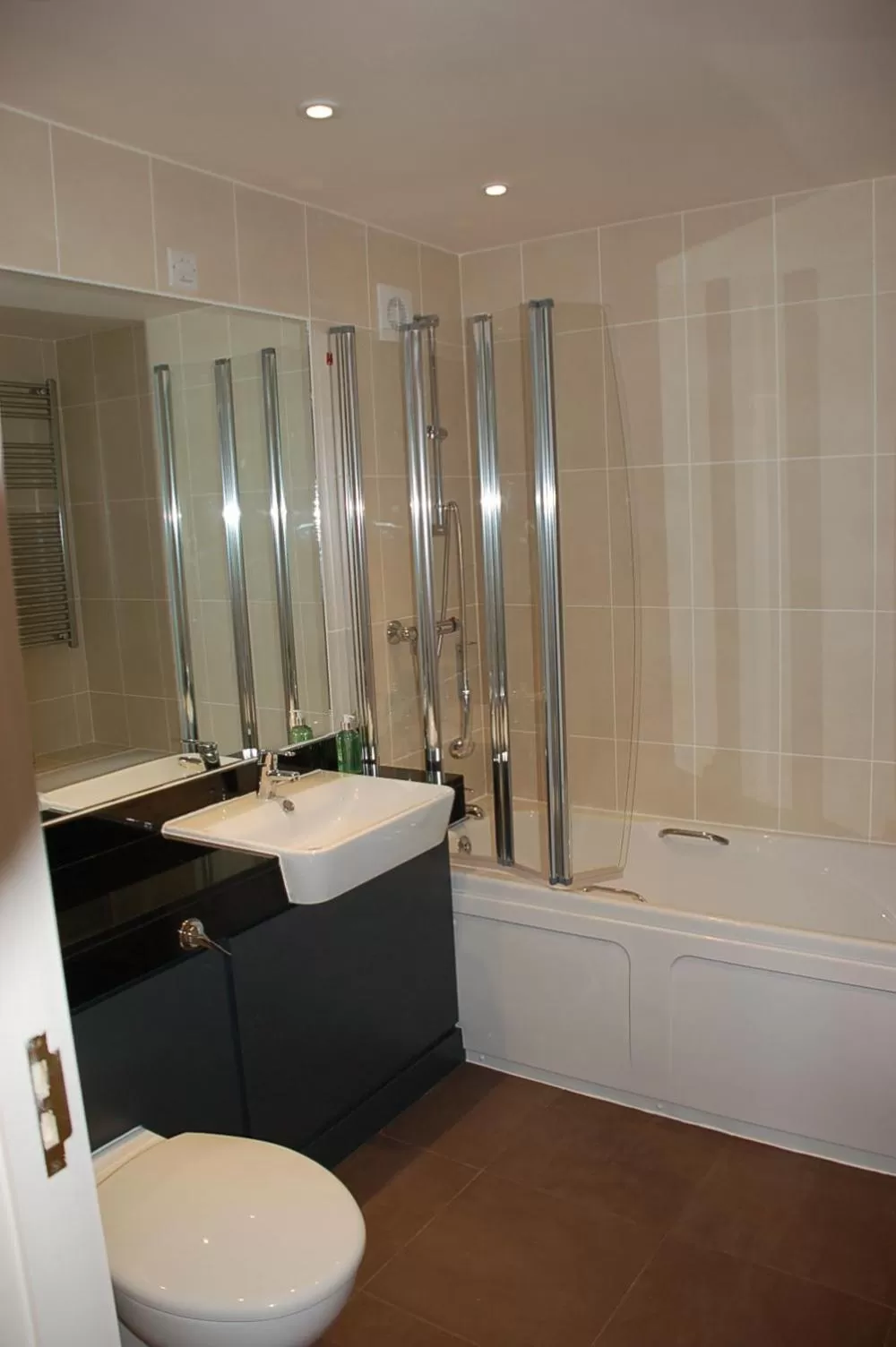 Bathroom in Kings Court Hotel Alcester, BW Signature Collection