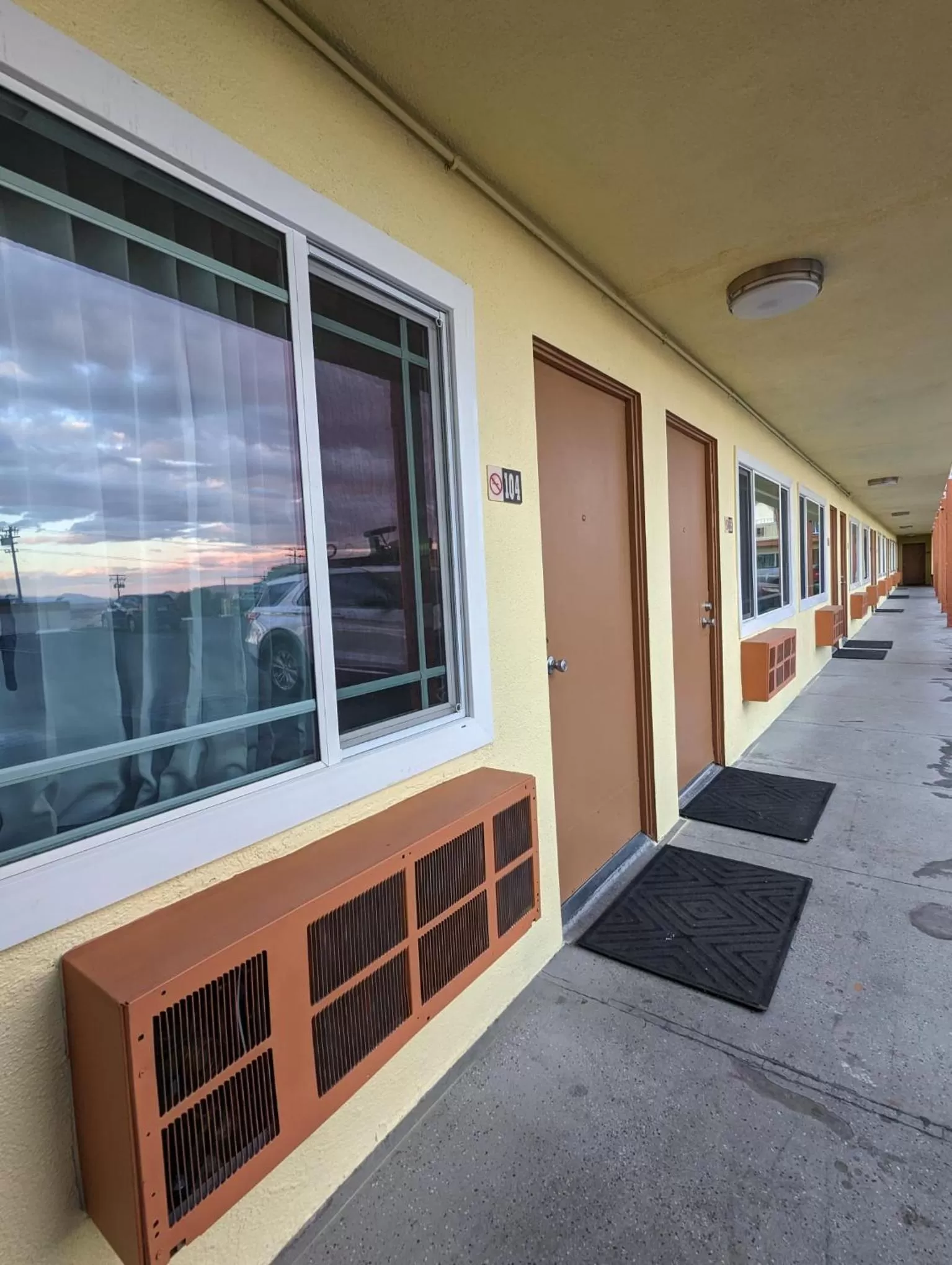 Day in BEST MOTEL on Historic Route 66, Barstow