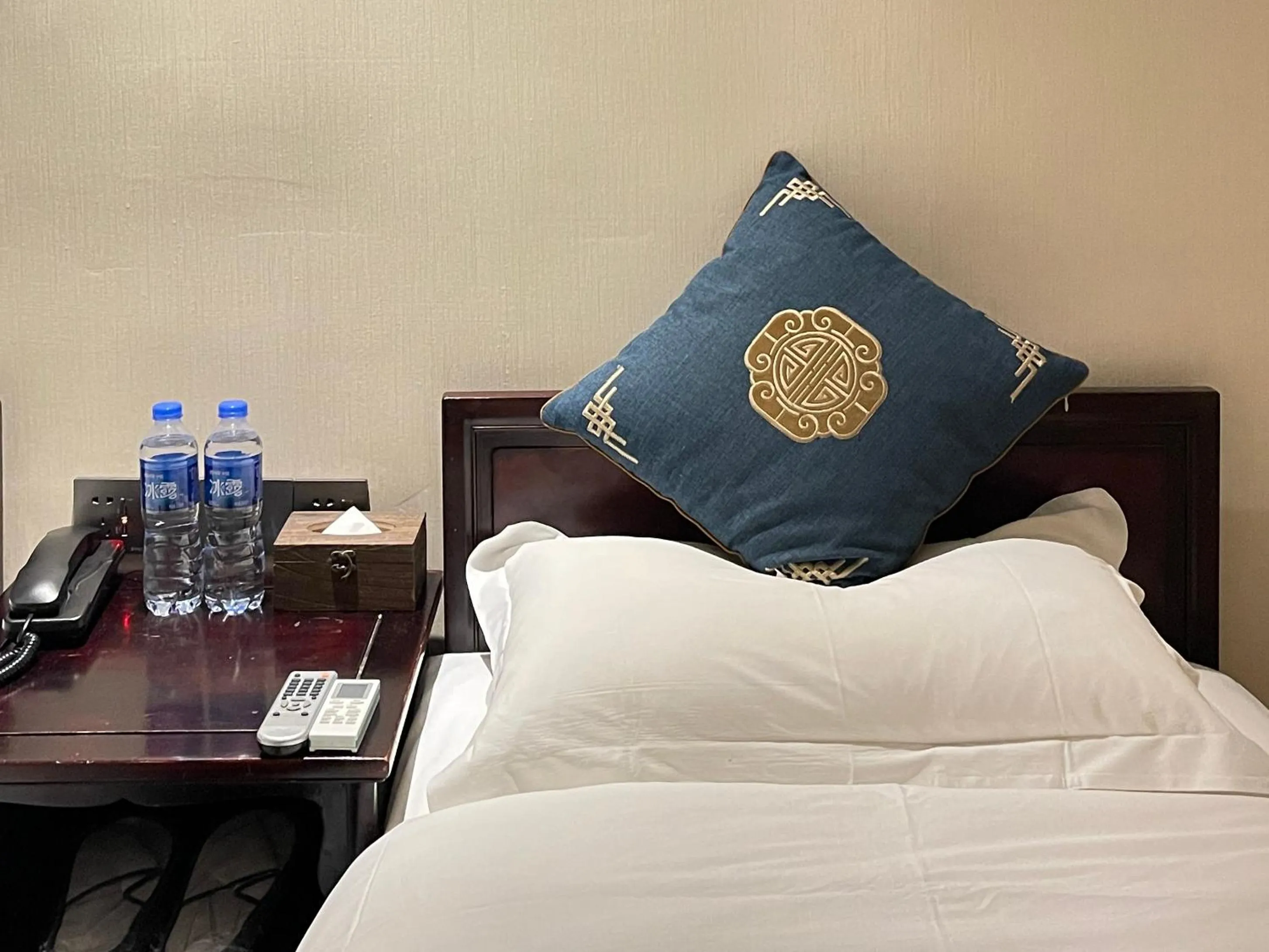 Bed in Beijing Hyde Courtyard Hotel