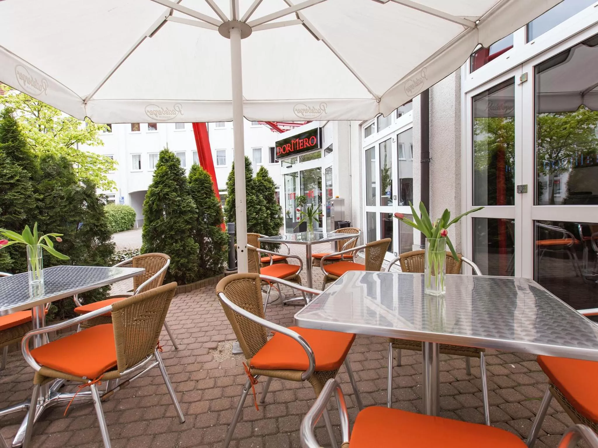 Restaurant/places to eat in DORMERO Hotel Dresden Airport