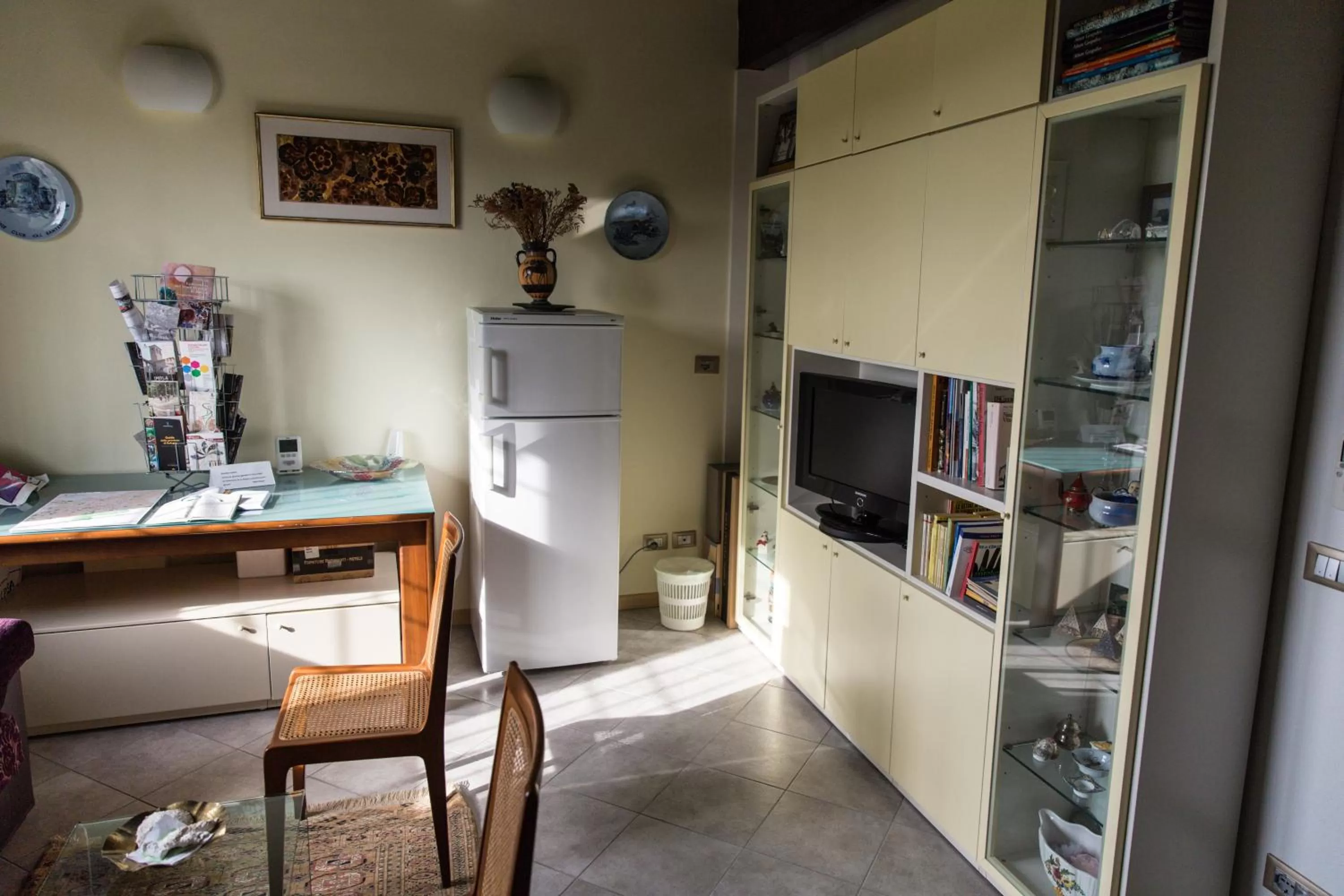 Communal lounge/ TV room in B&B Magic