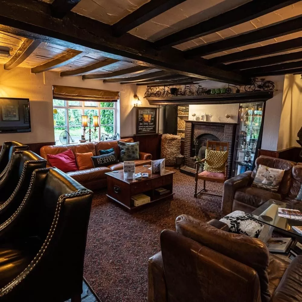 Lounge or bar in The Royal Arms Bed & Breakfast