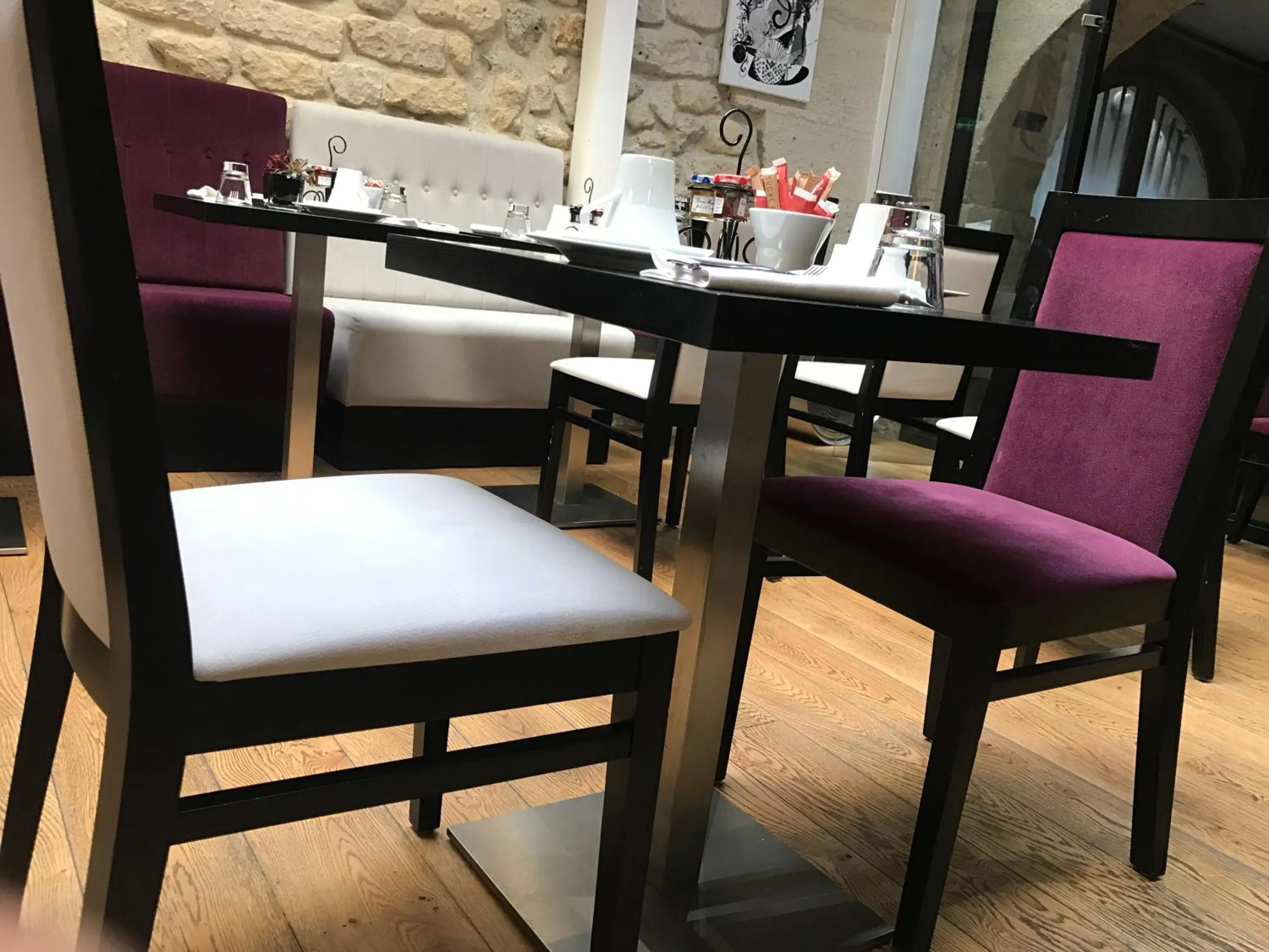 Restaurant/places to eat in Hôtel Jacques de Molay - Fitness & Sauna