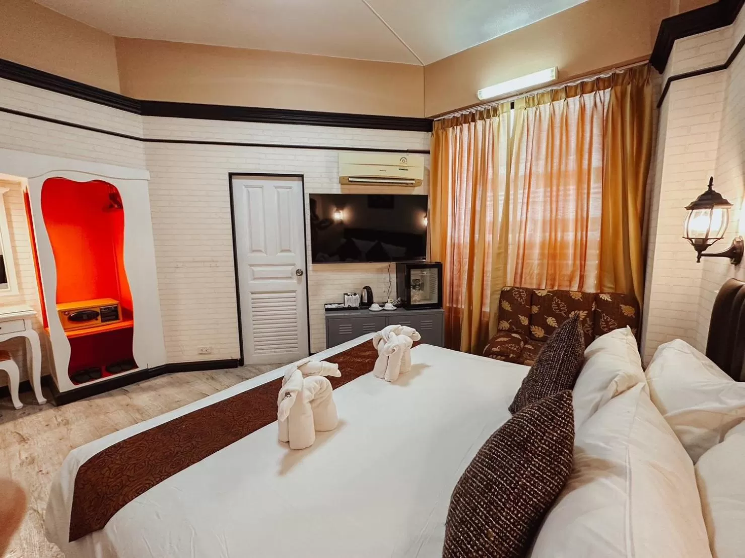 Bed in Hotel De Khuvieng