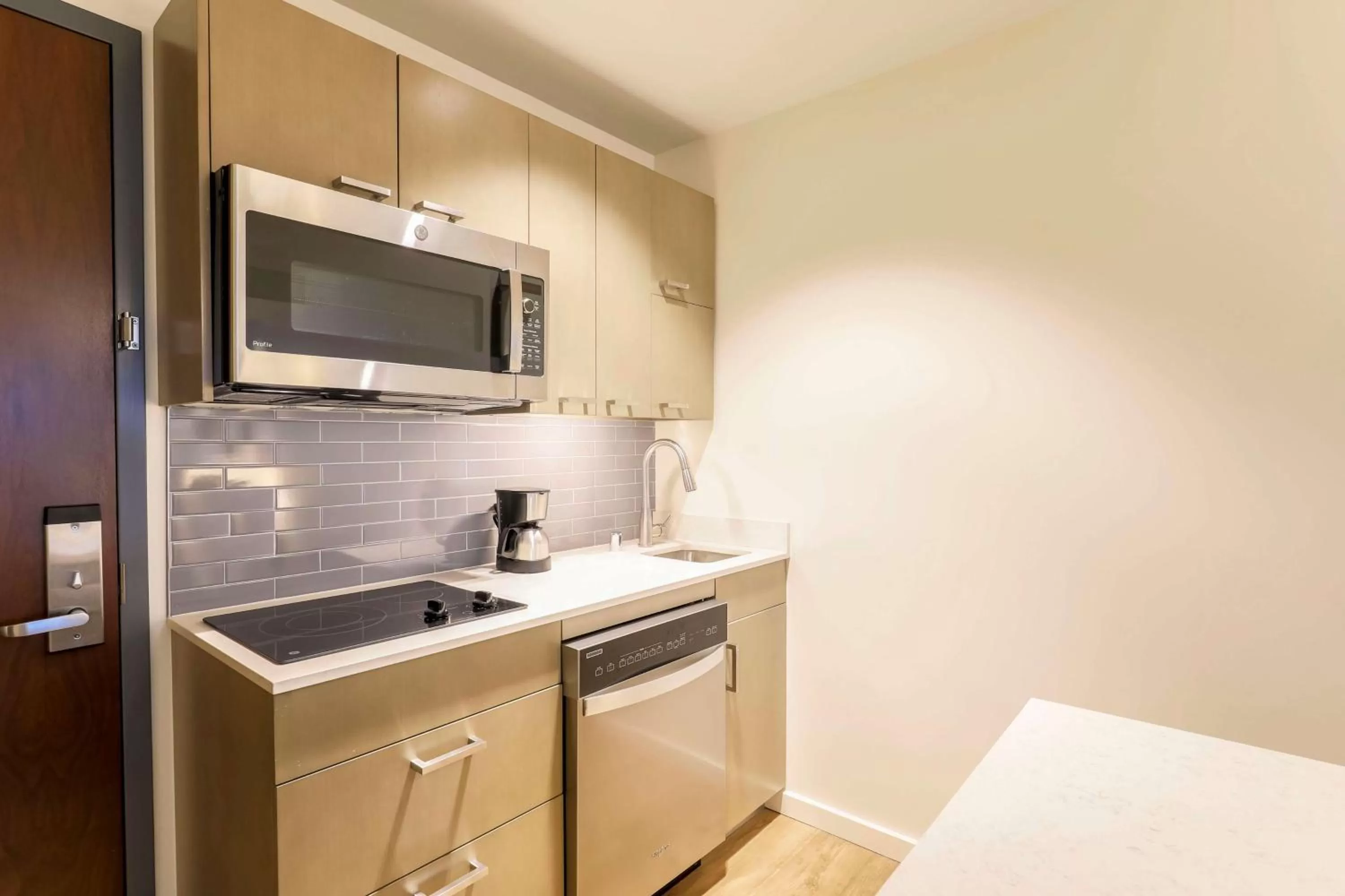 Photo of the whole room in Hyatt House Davis