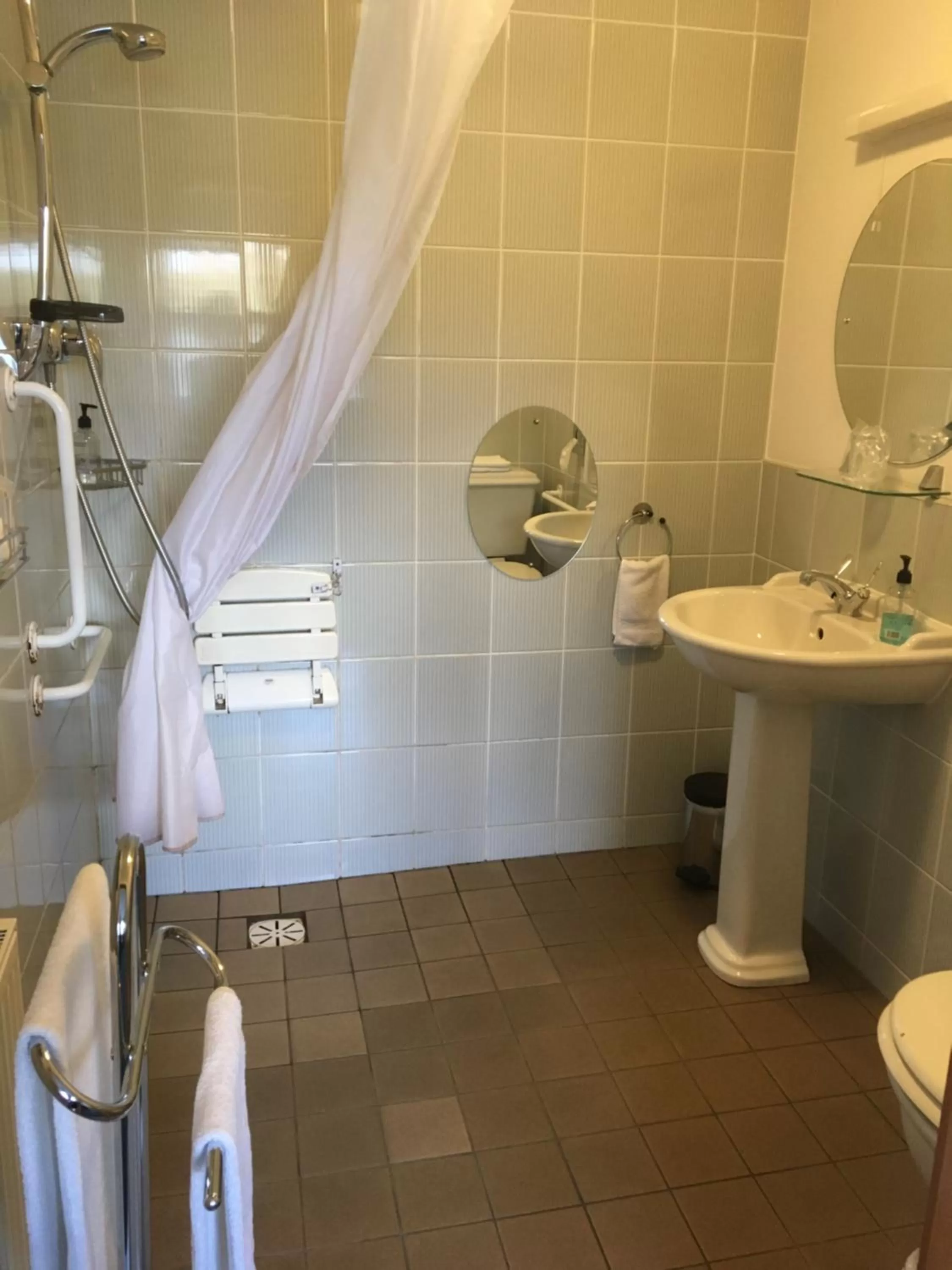 Bathroom in Deveron Lodge Guest House