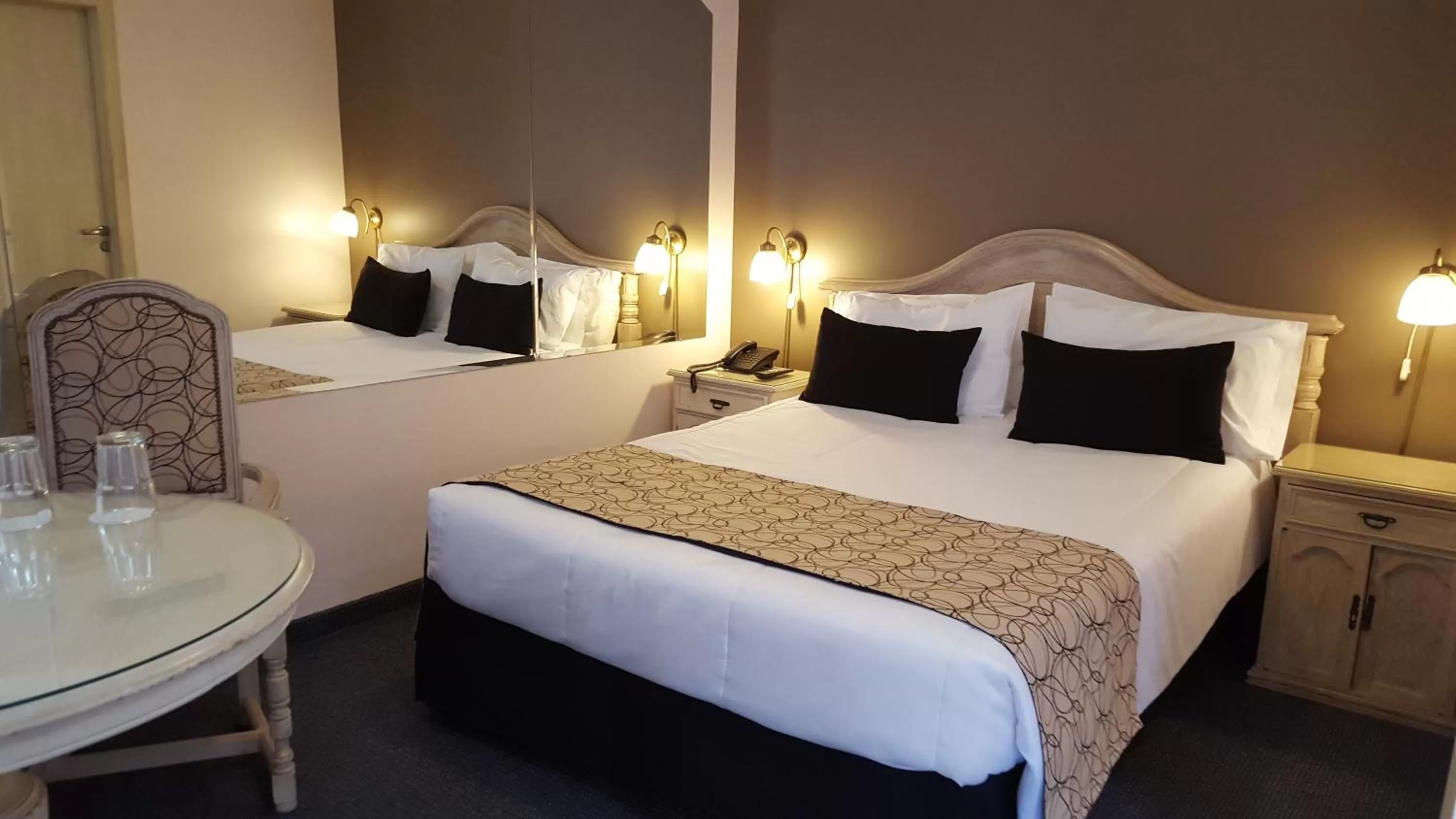 Decorative detail, Bed in Centuria Hotel Buenos Aires