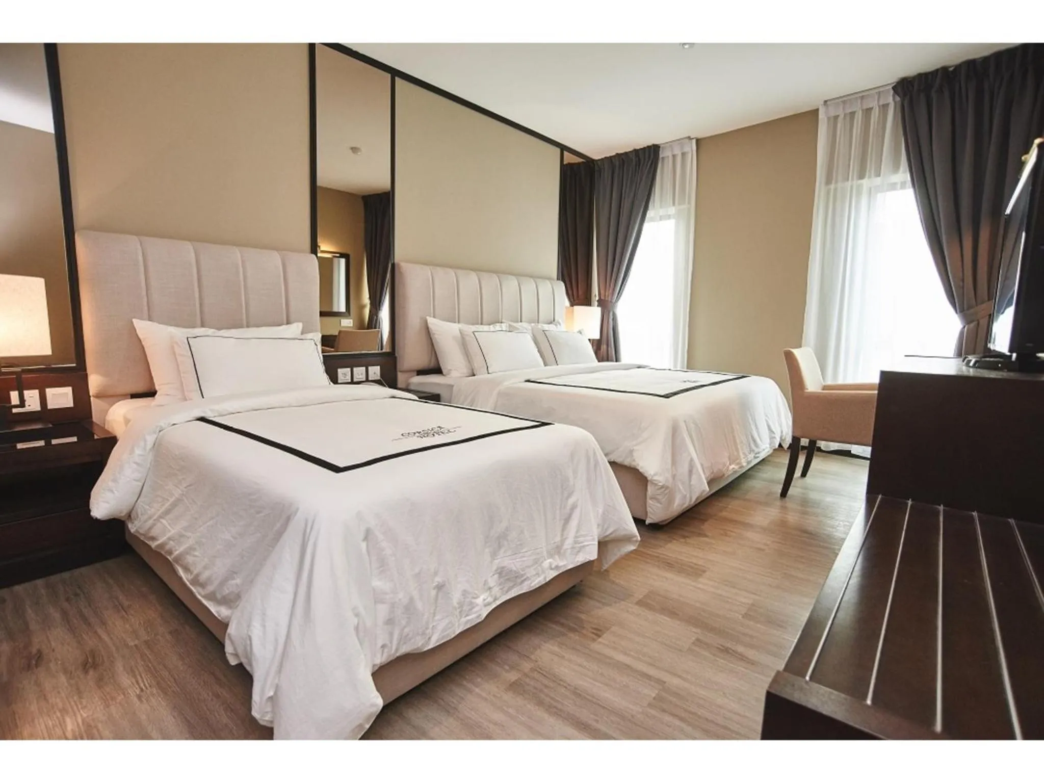 Photo of the whole room, Bed in Corsica Hotel