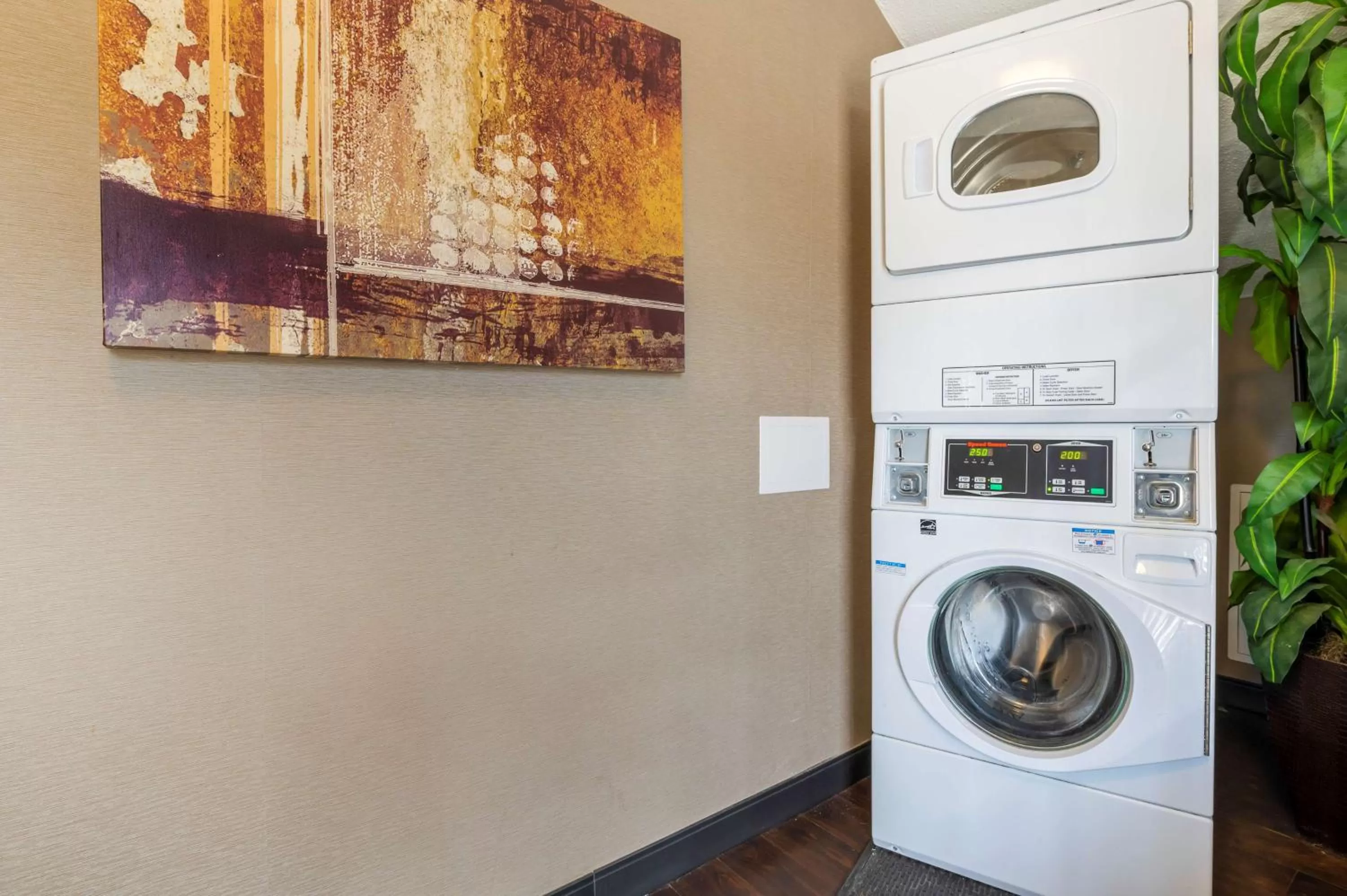 Property building in Best Western Hilliard Inn & Suites