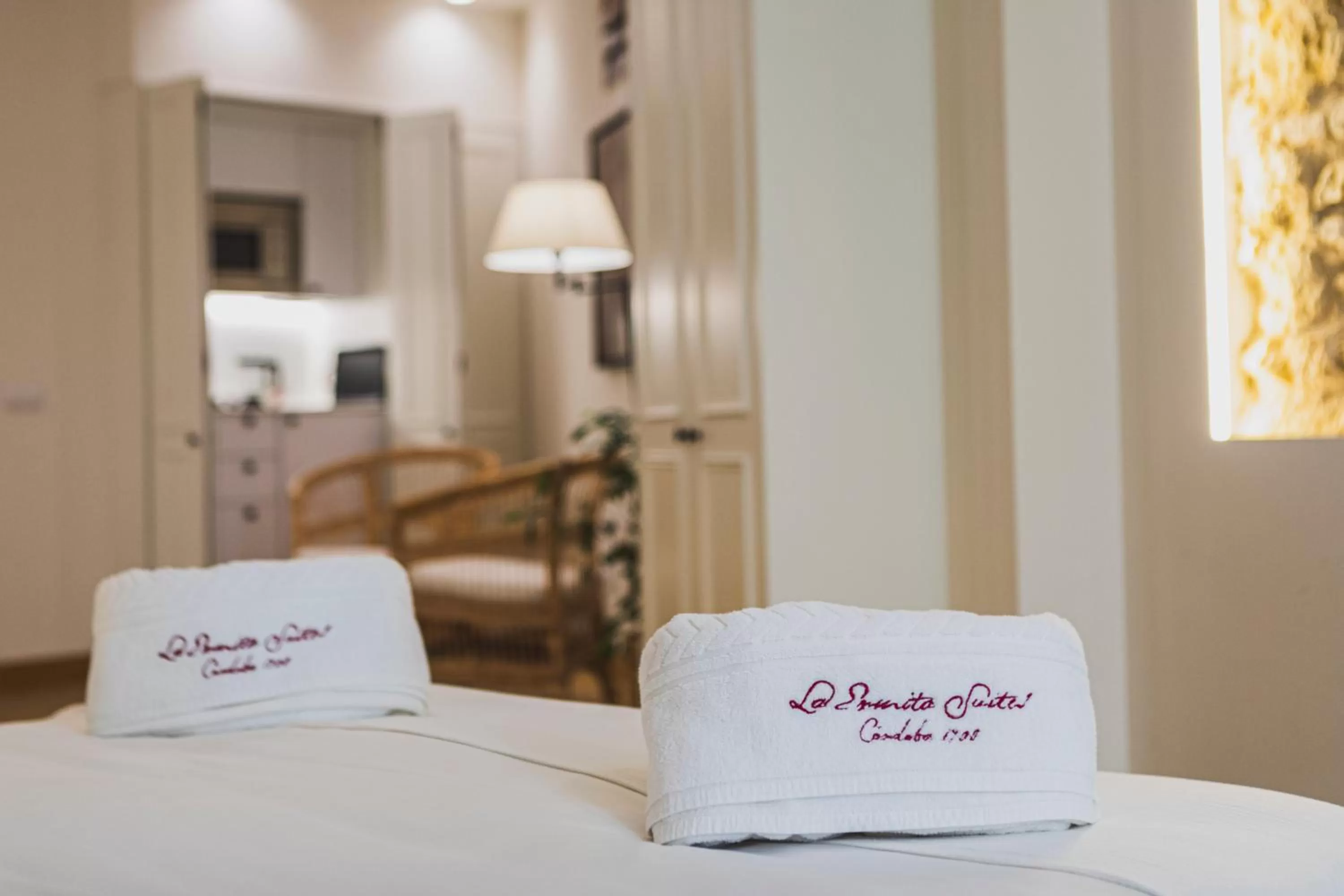 TV and multimedia, Bed in La Ermita Suites - Único Hotel Monumento de Córdoba