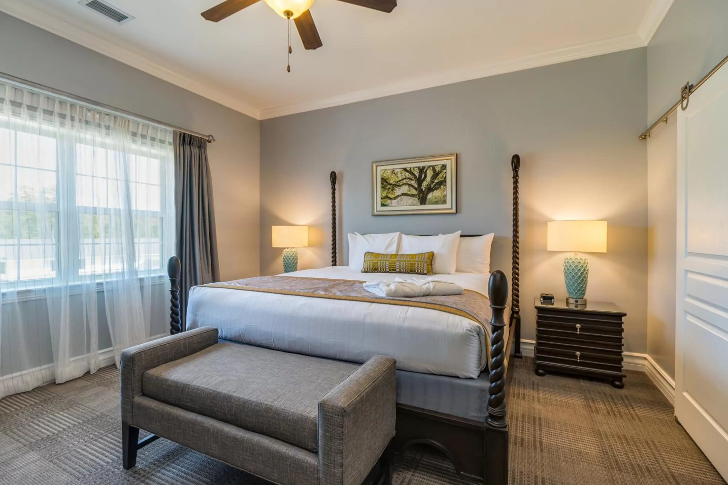 Photo of the whole room, Bed in Holiday Inn Club Vacations Williamsburg Resort