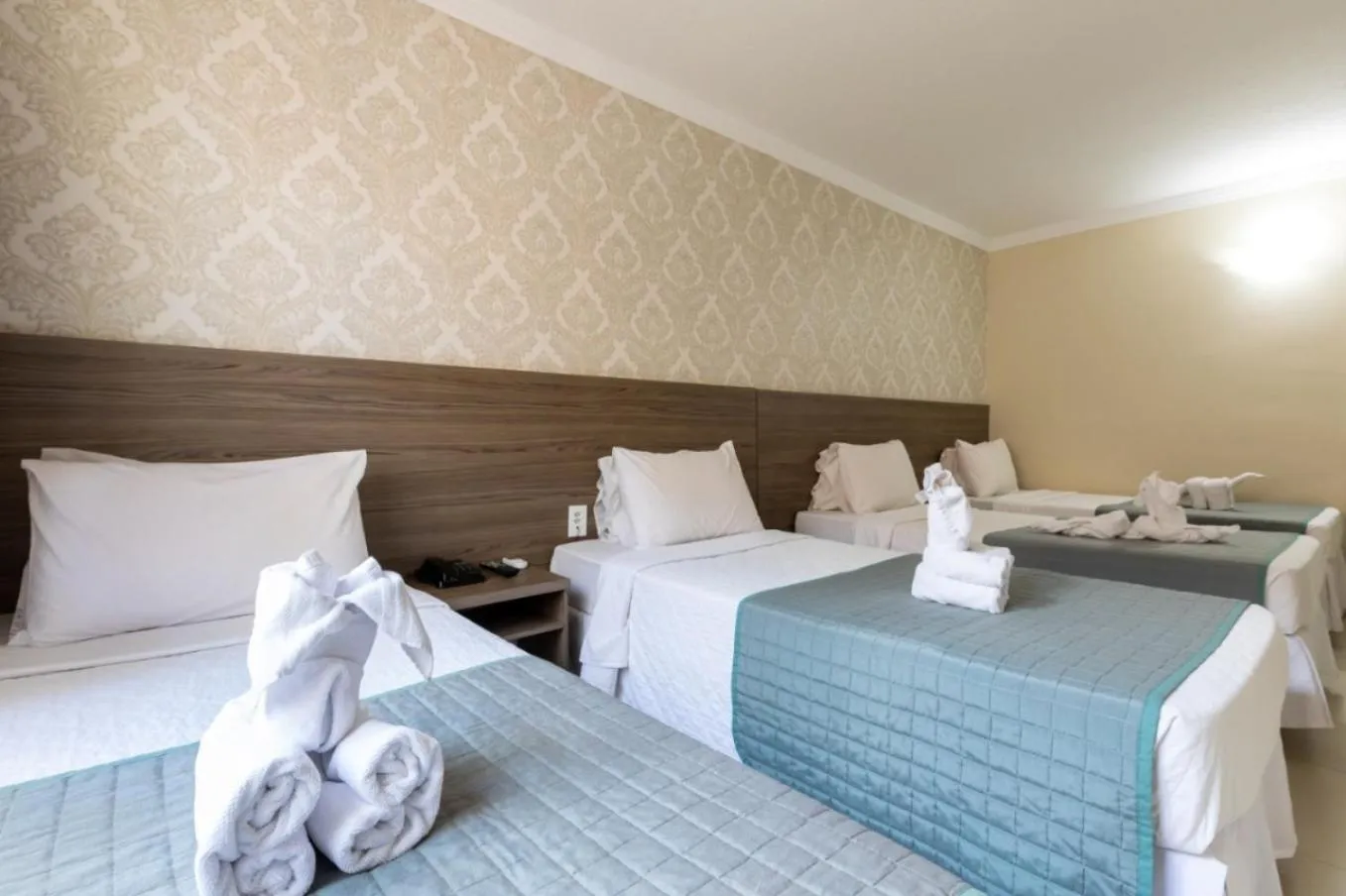 Deluxe Quadruple Room with 4 beds in Cataratas Park Hotel