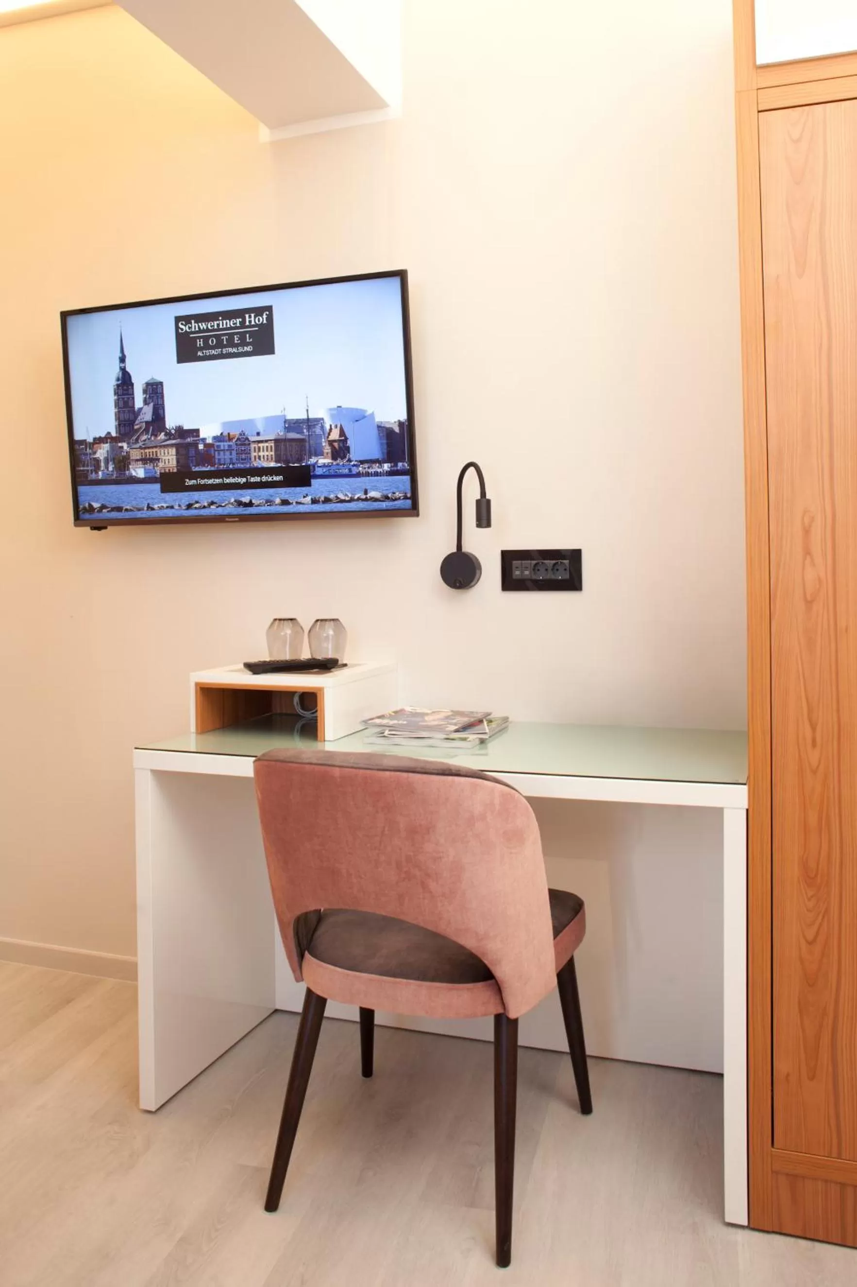 TV and multimedia in Hotel Schweriner Hof