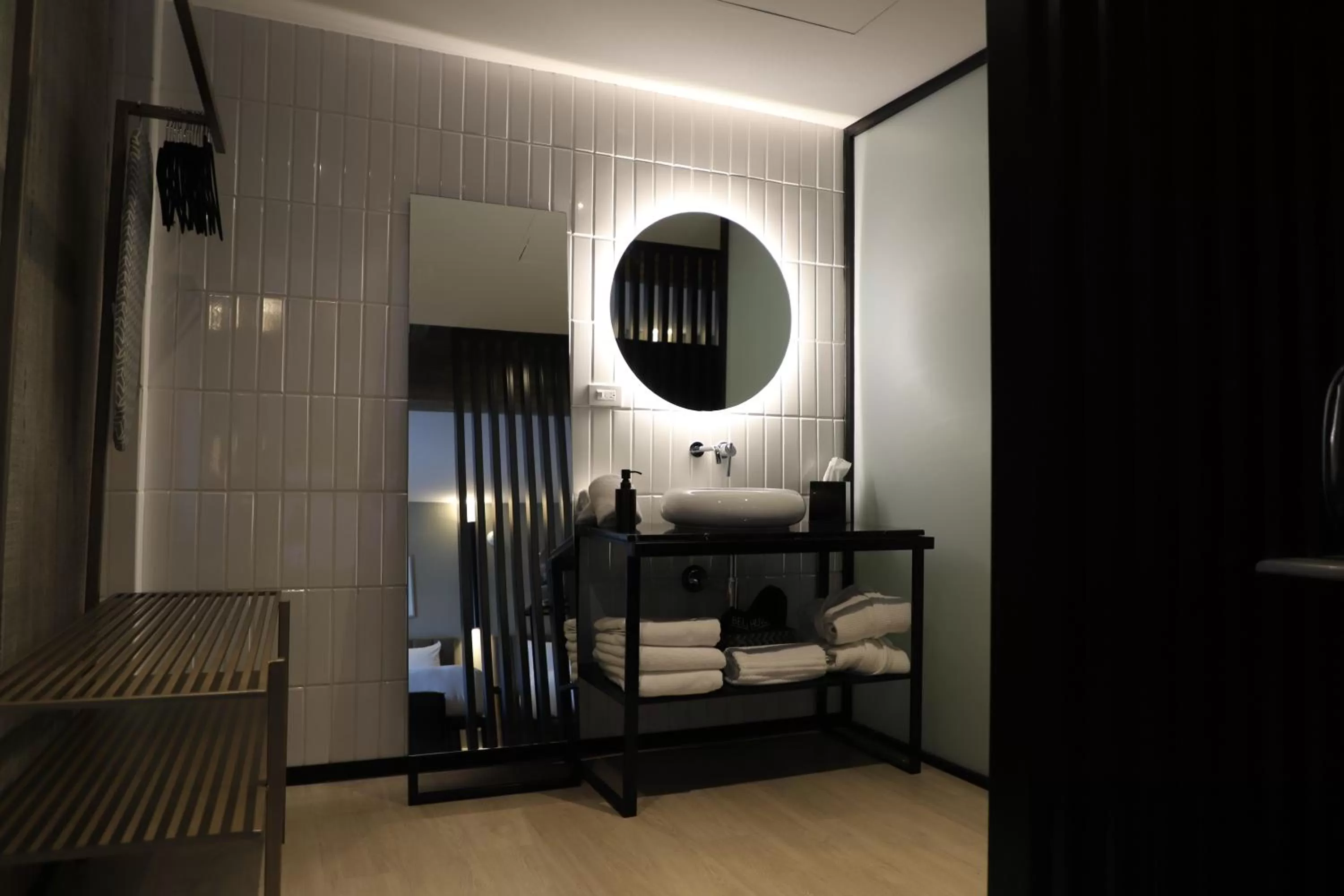 Bathroom, Bed in Bellwort Hotel