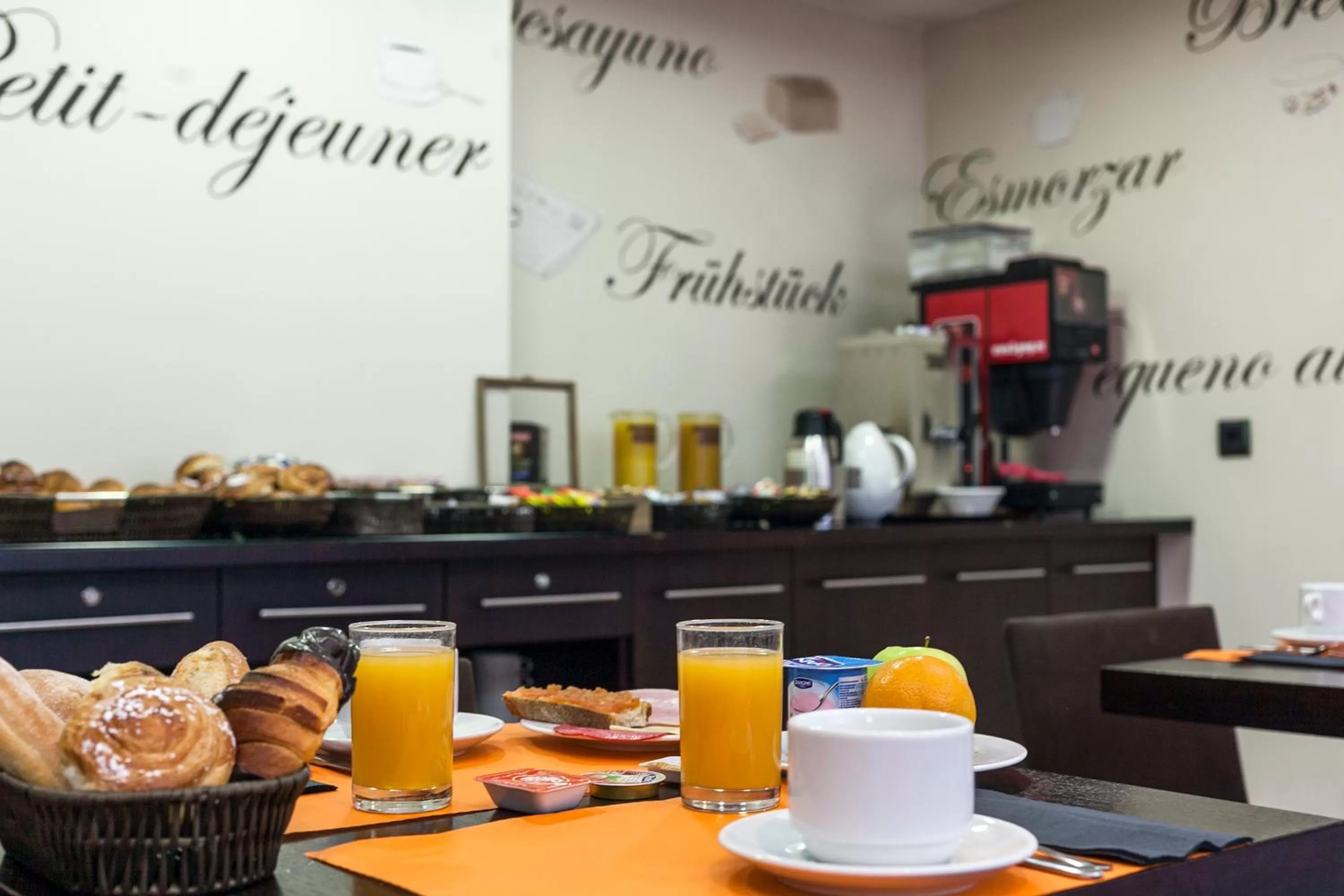 Restaurant/places to eat in Acta Antibes