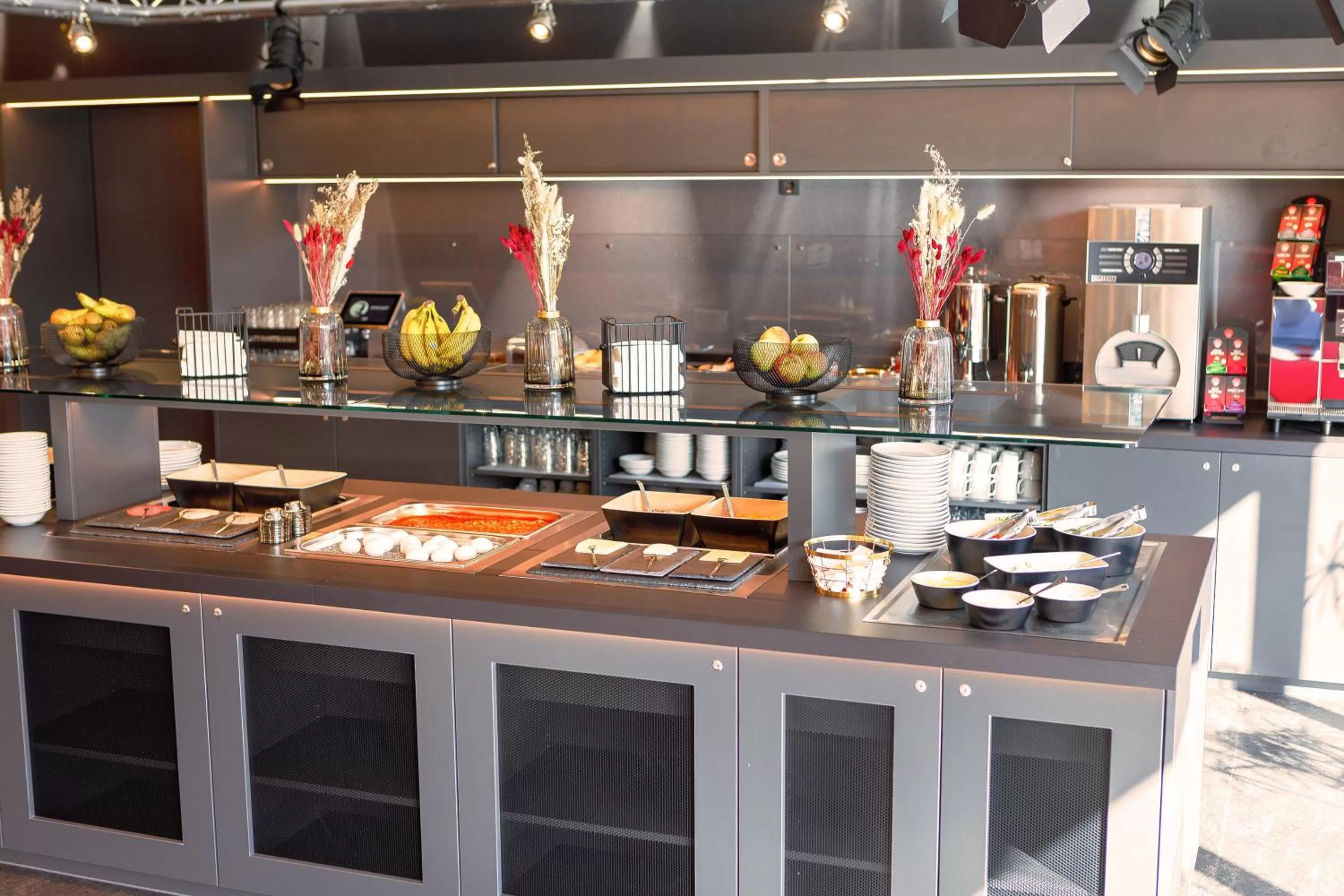 Breakfast, Restaurant/Places to Eat in MEININGER Hotel Dresden Zentrum