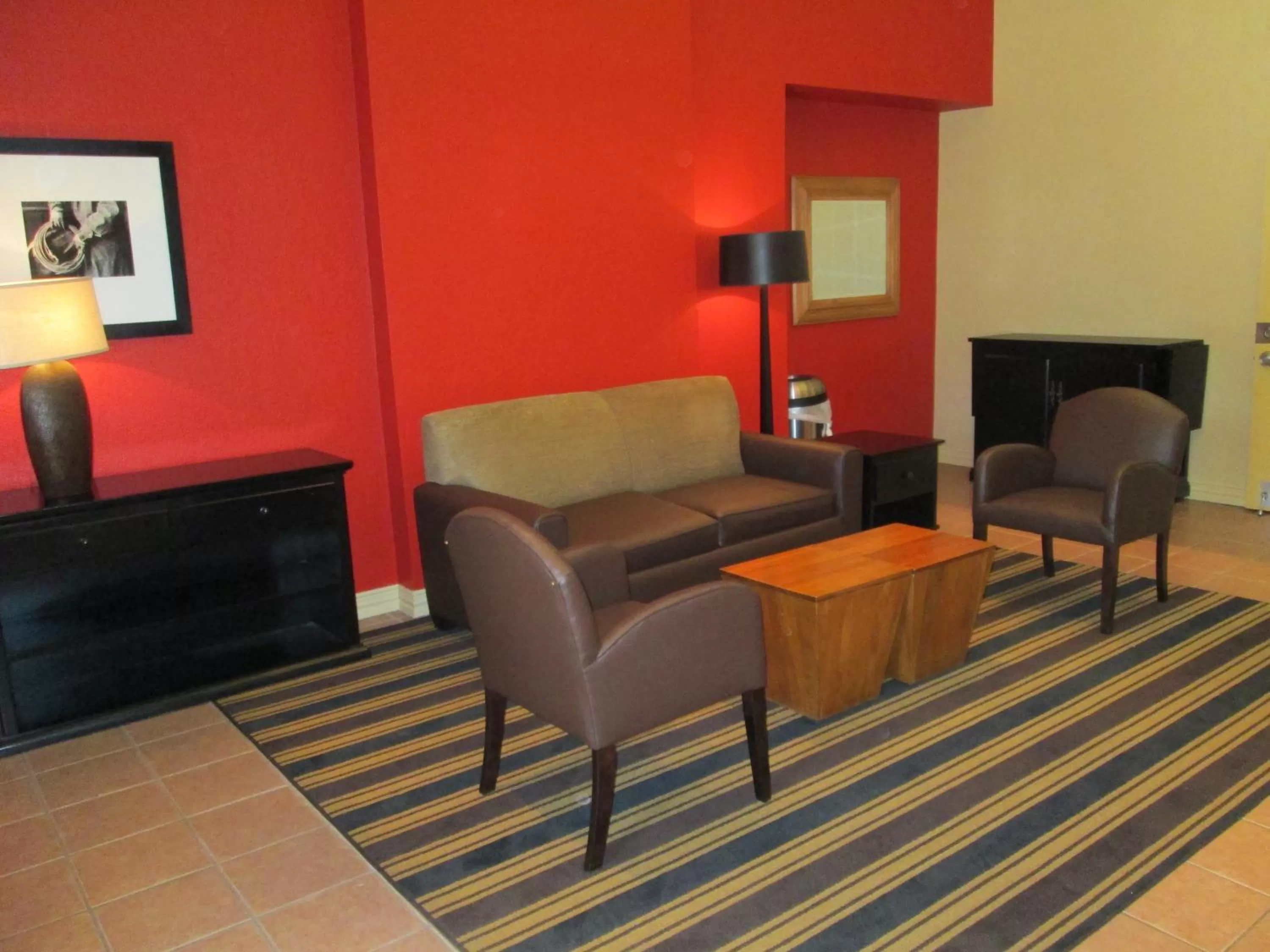 Lobby or reception in Hawthorn Extended Stay by Wyndham DFW Airport North