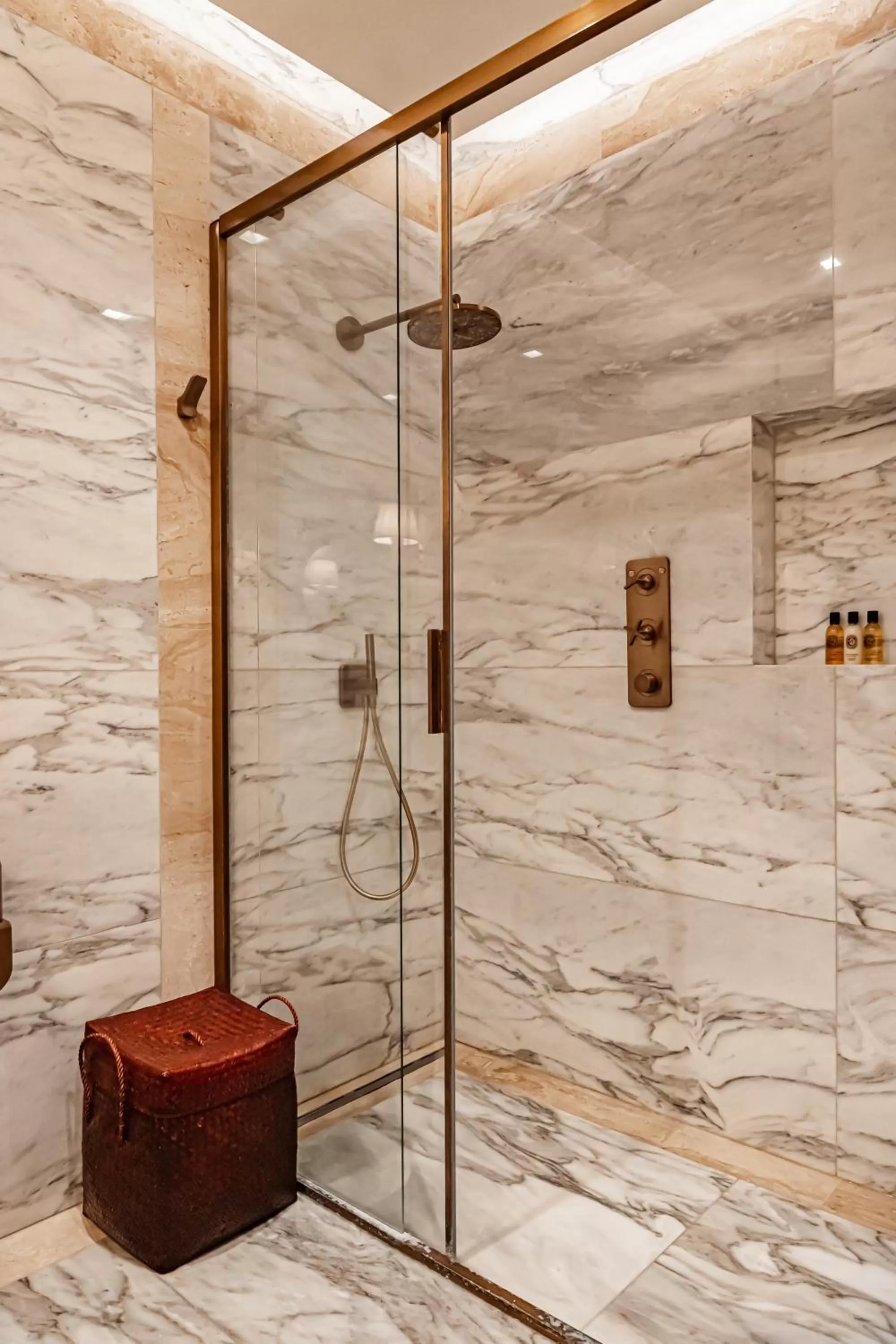 Shower in Iniala Harbour House