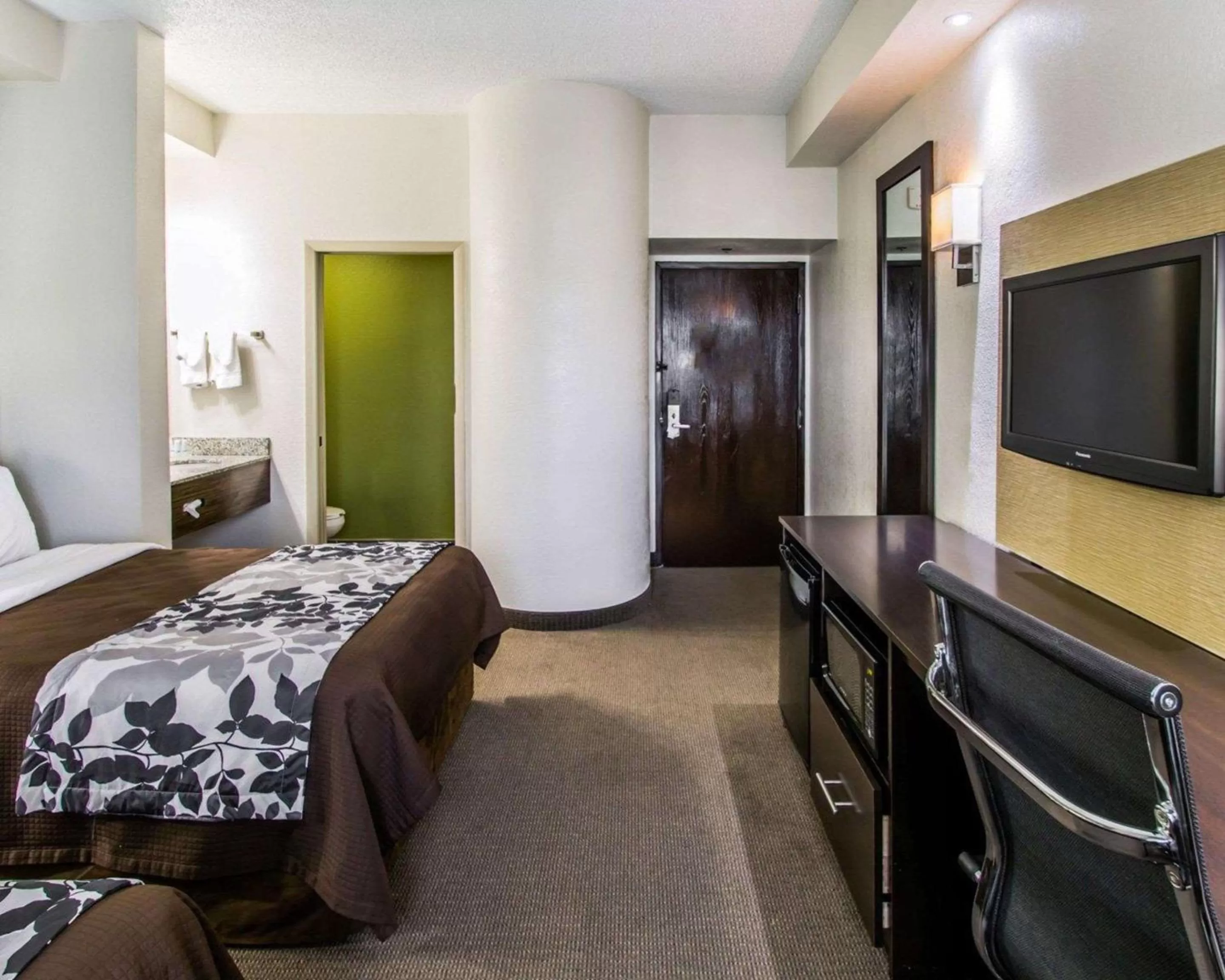 Photo of the whole room, Bed in Sleep Inn Fort Pierce I-95