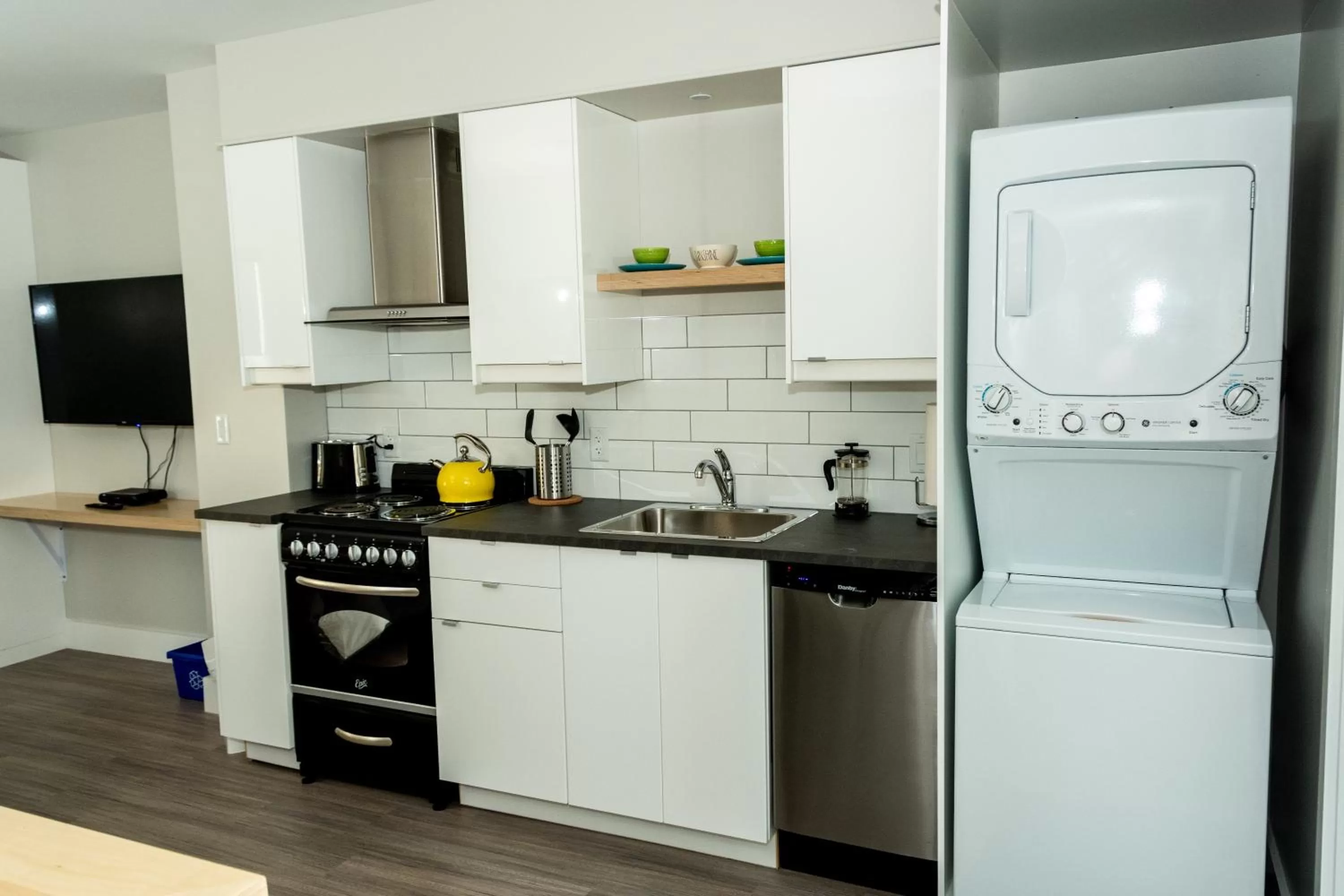 Coffee/tea facilities in Morel Executive Suites