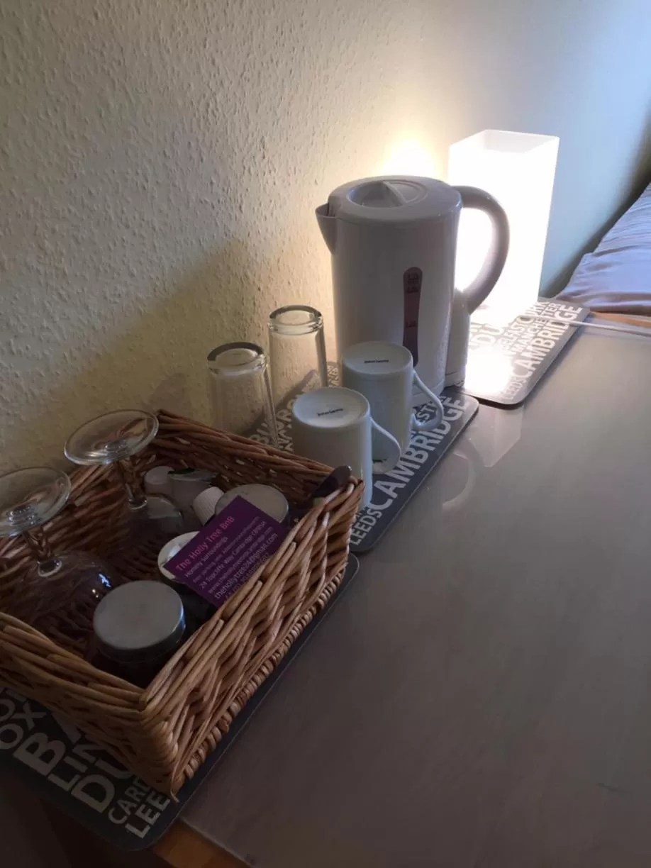 Coffee/tea facilities in The Holly Tree