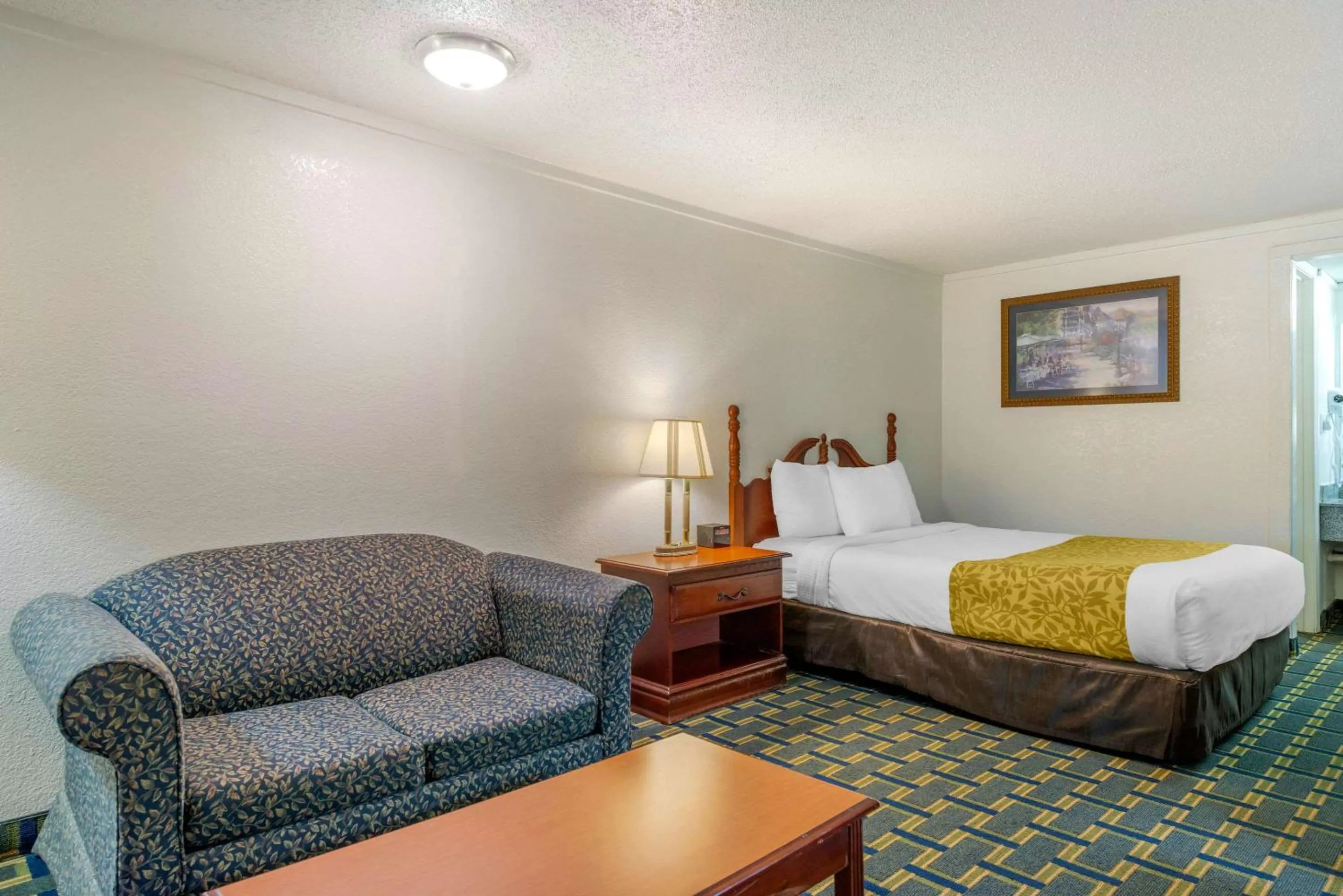 Photo of the whole room in Rodeway Inn Hilliard/Columbus