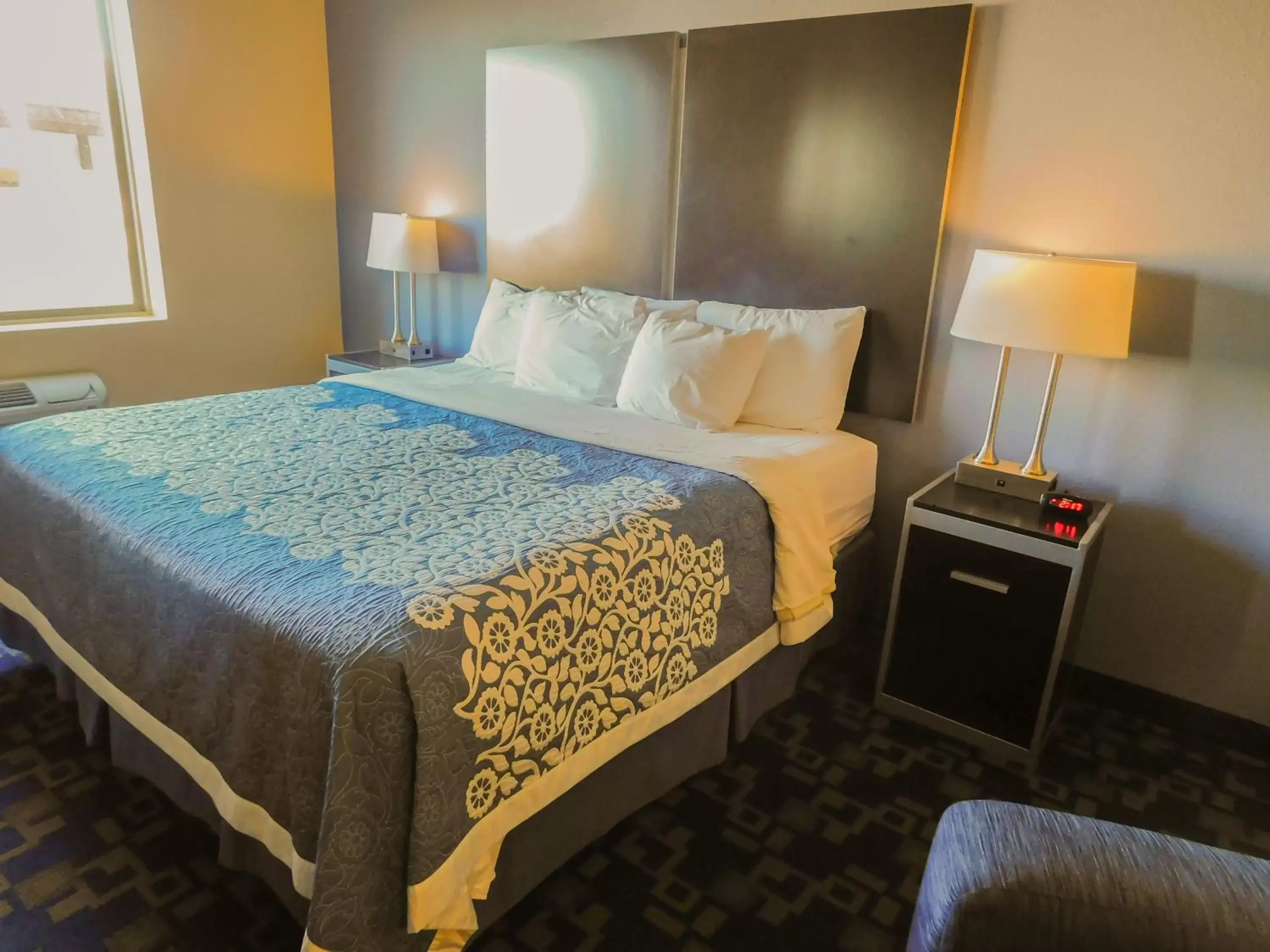 King Room - Disability Access/Non-Smoking in Days Inn & Suites by Wyndham Pocahontas King Room - Disability Access/Non-Smoking in Days Inn & Suites by Wyndham Pocahontas
