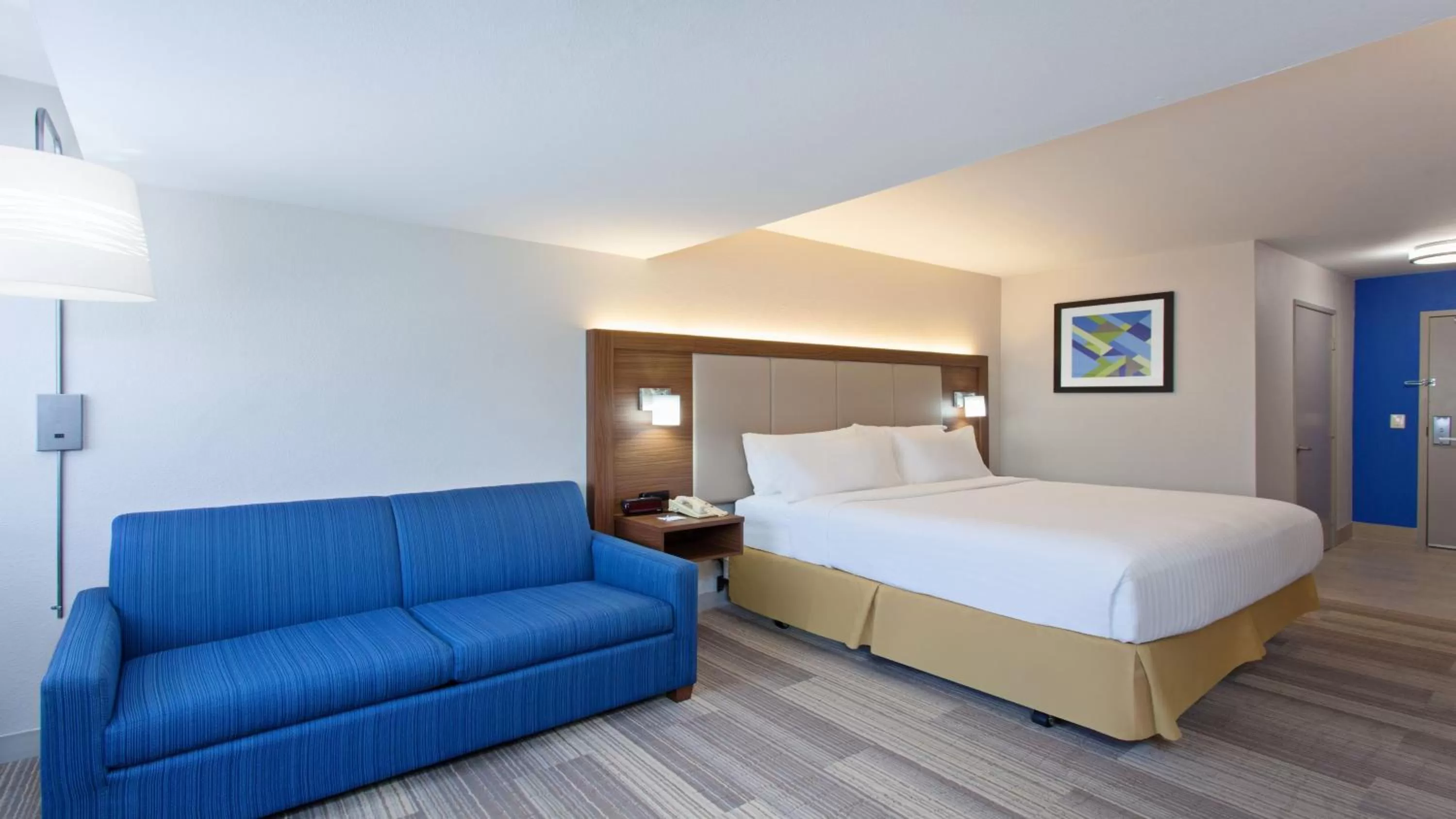Photo of the whole room, Bed in Holiday Inn Express Mira Mesa San Diego by IHG