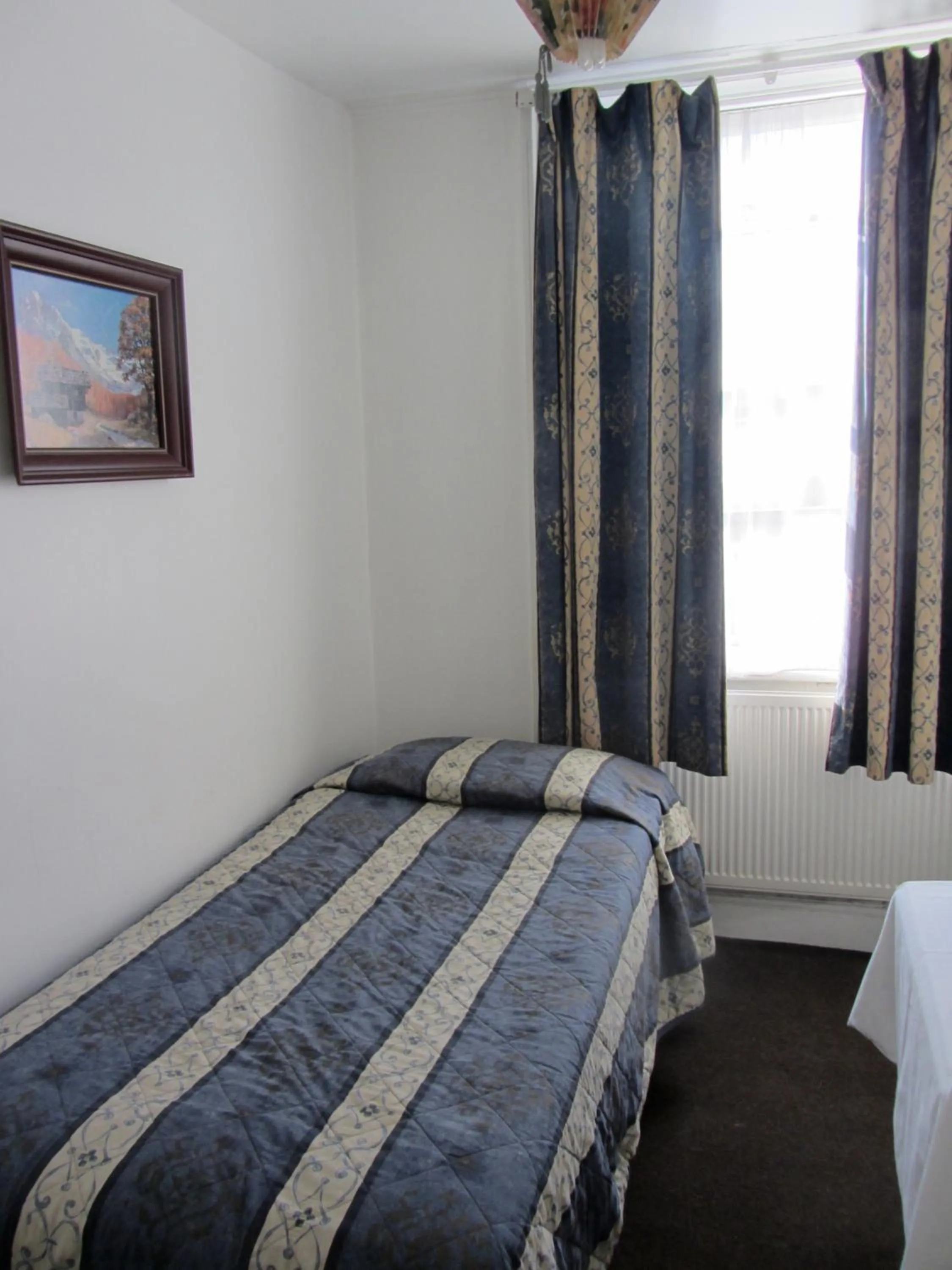 Photo of the whole room, Bed in Goodwood Hotel