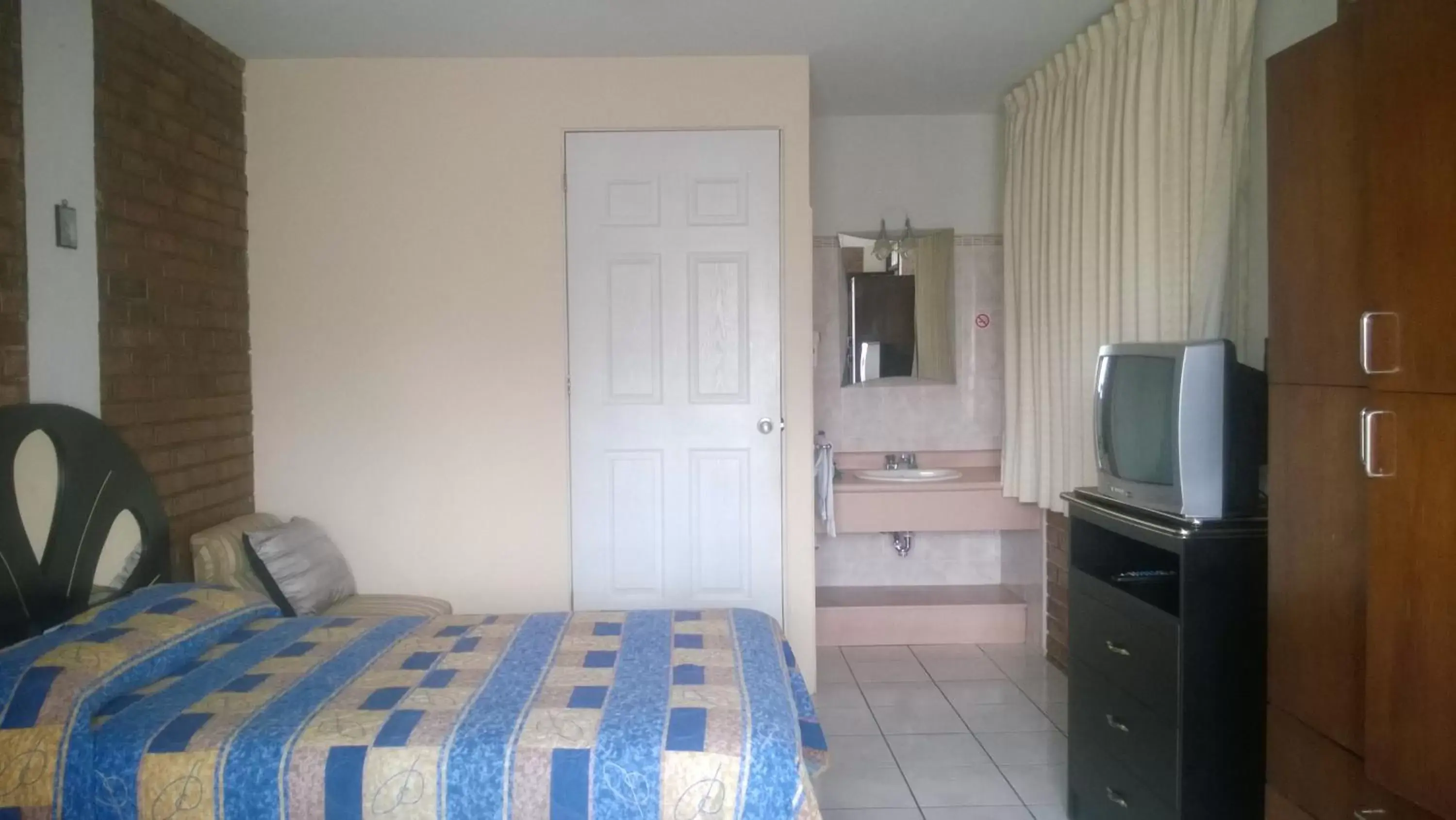 Double Room - single occupancy in Mariana's Petit Hotel Double Room - single occupancy in Mariana's Petit Hotel