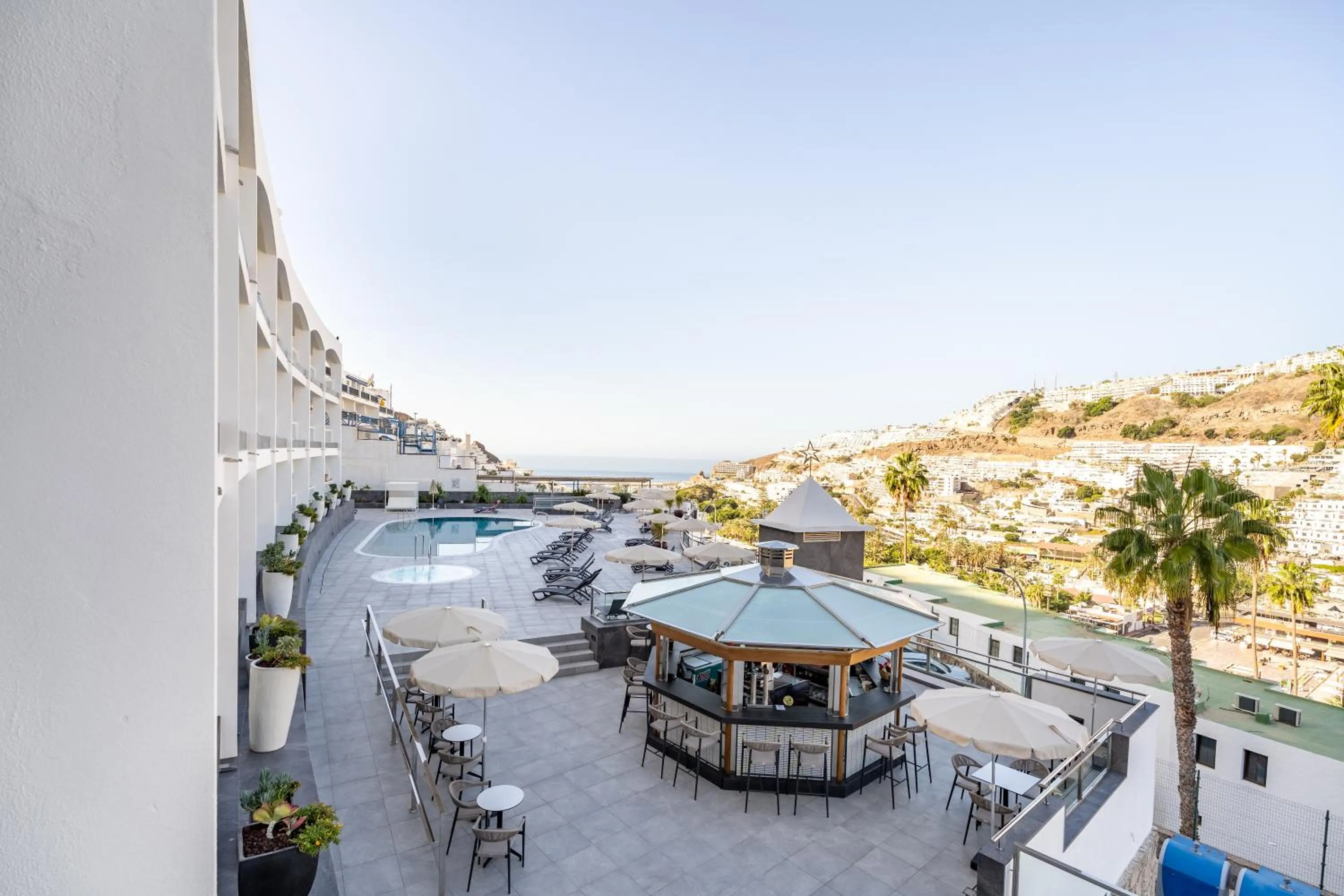 Restaurant/places to eat in Apartamentos Cabau Altair