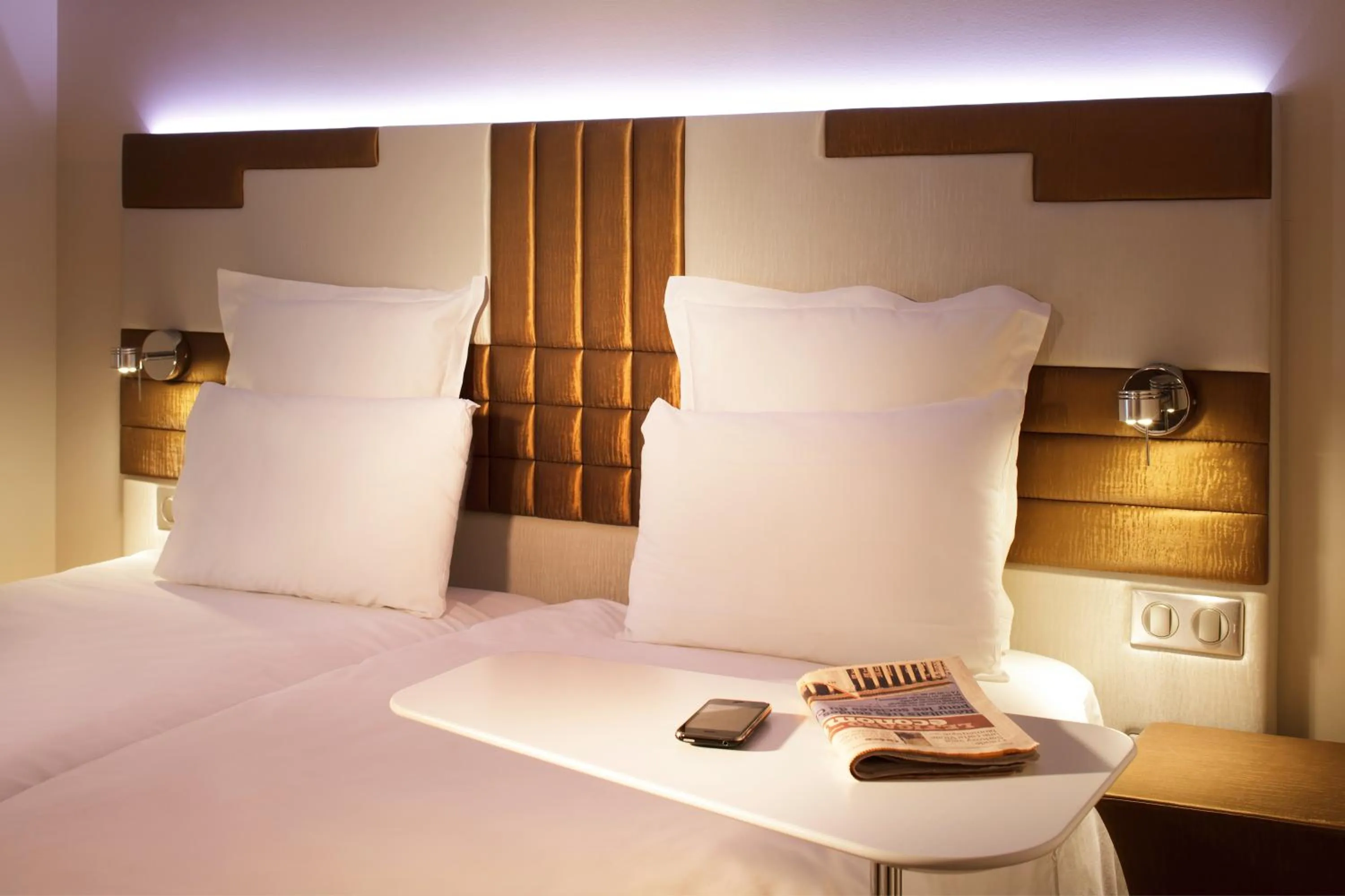 Bed in Mercure Paris Opéra Faubourg Montmartre