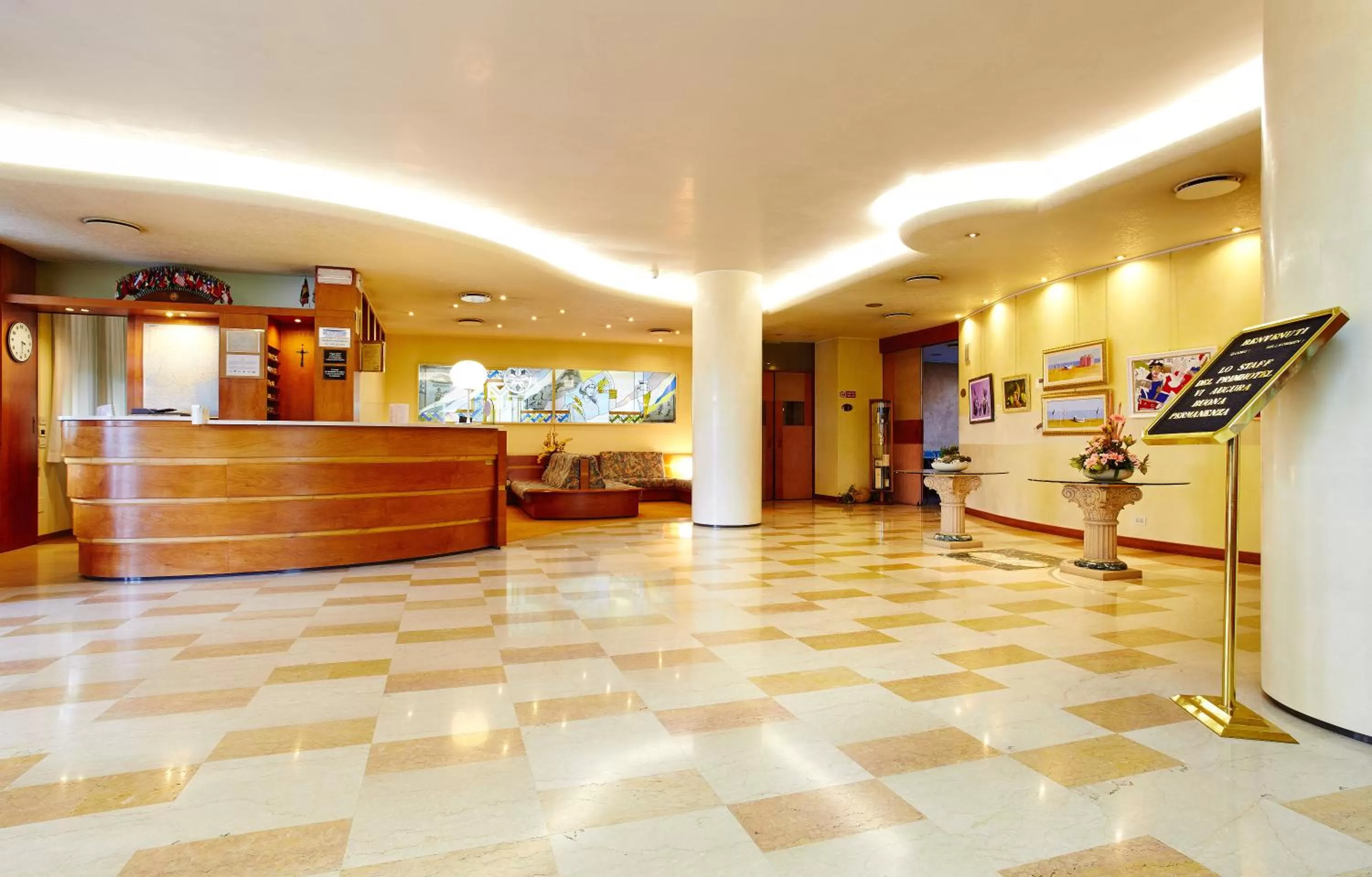 Lobby or reception in Primhotel