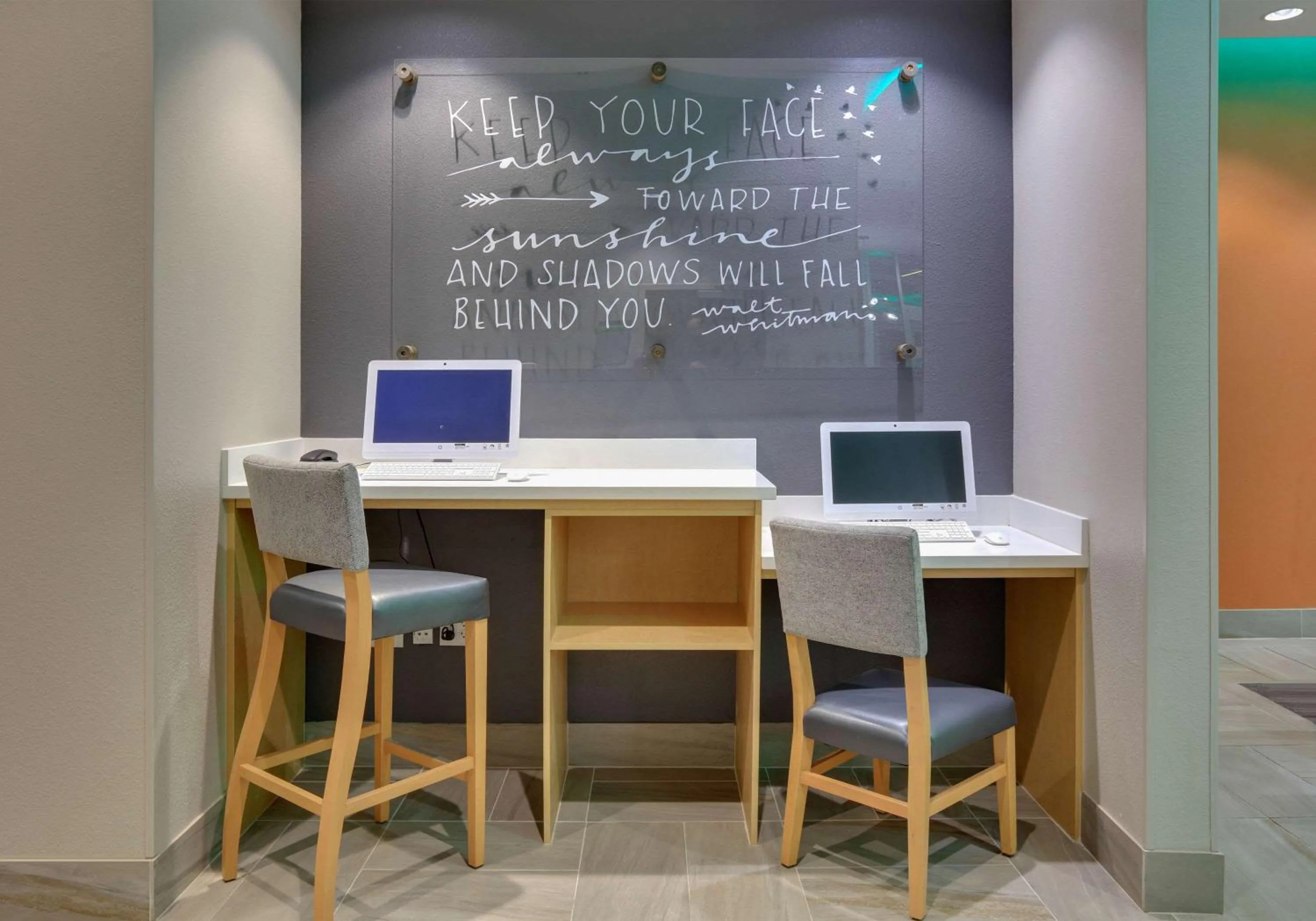 Business facilities in La Quinta Inn & Suites by Wyndham Lakeway