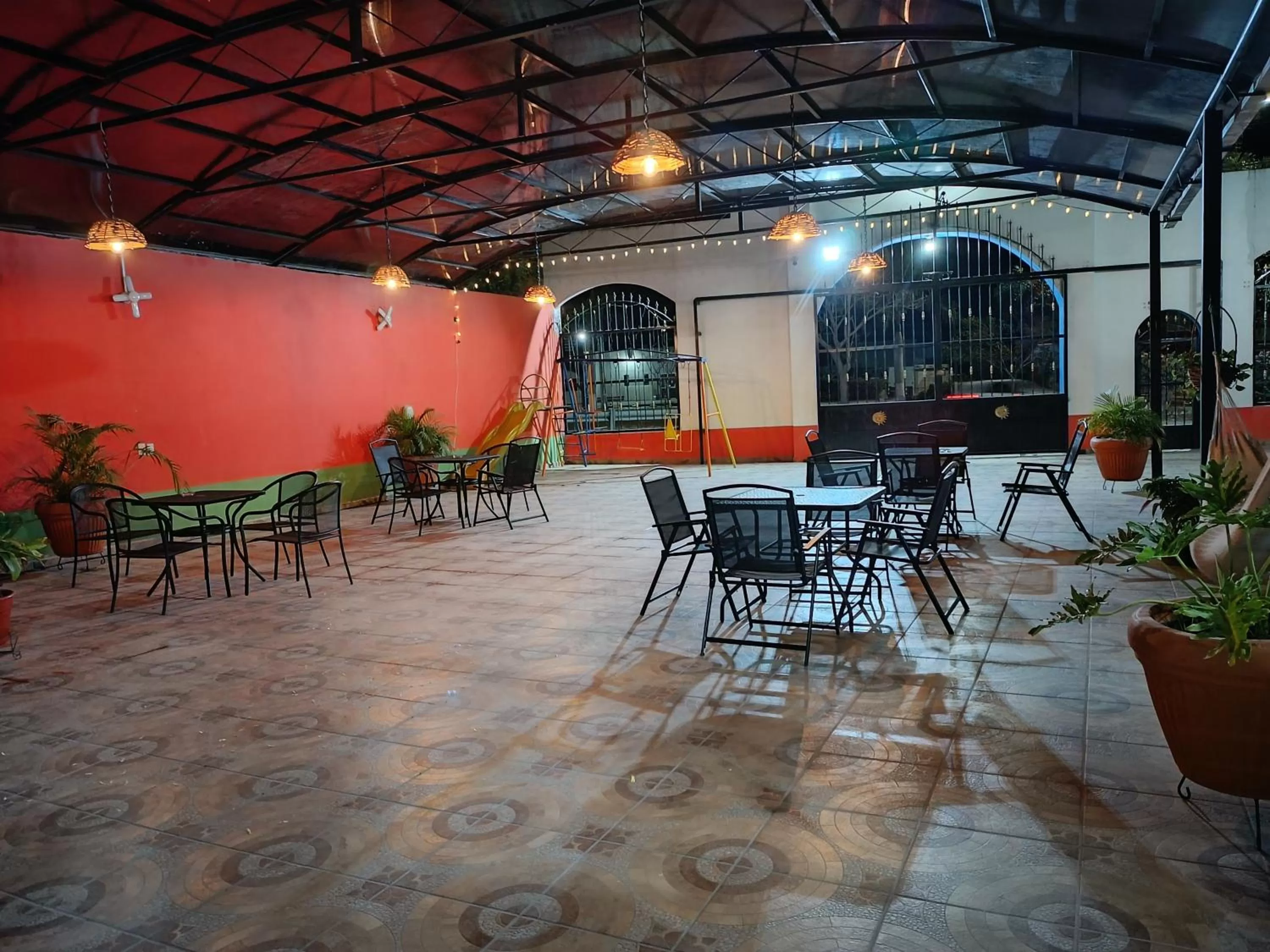 Restaurant/Places to Eat in Bungalows Lulu