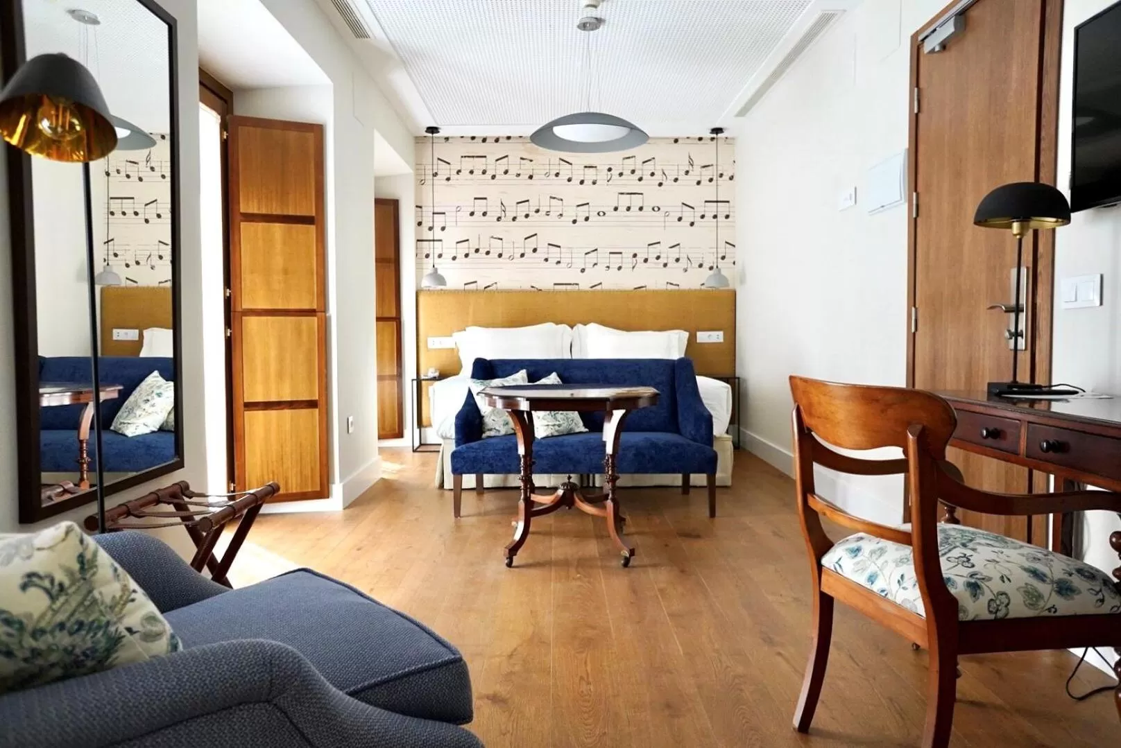 Photo of the whole room, Bed in Hotel Amadeus Sevilla