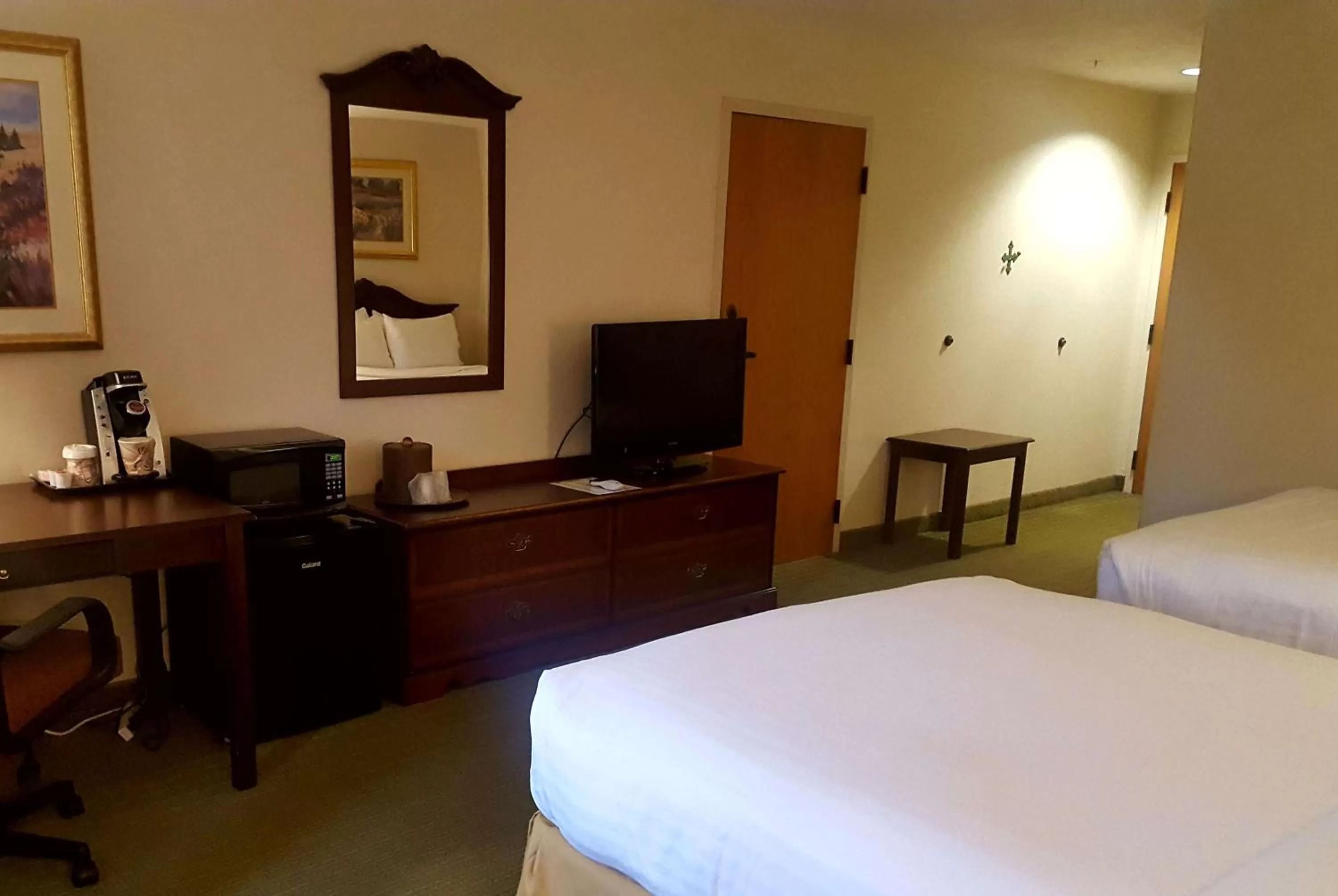 Photo of the whole room, Bed in Baymont by Wyndham Belen NM