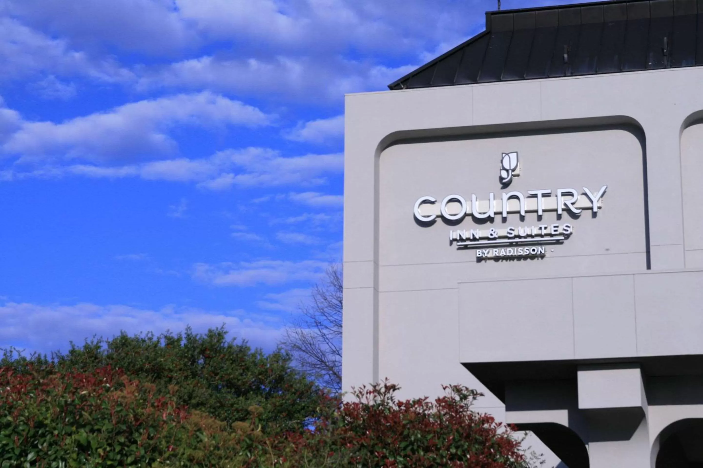 Property building, Property Logo/Sign in Country Inn & Suites by Radisson, Grand Prairie-DFW-Arlington, TX