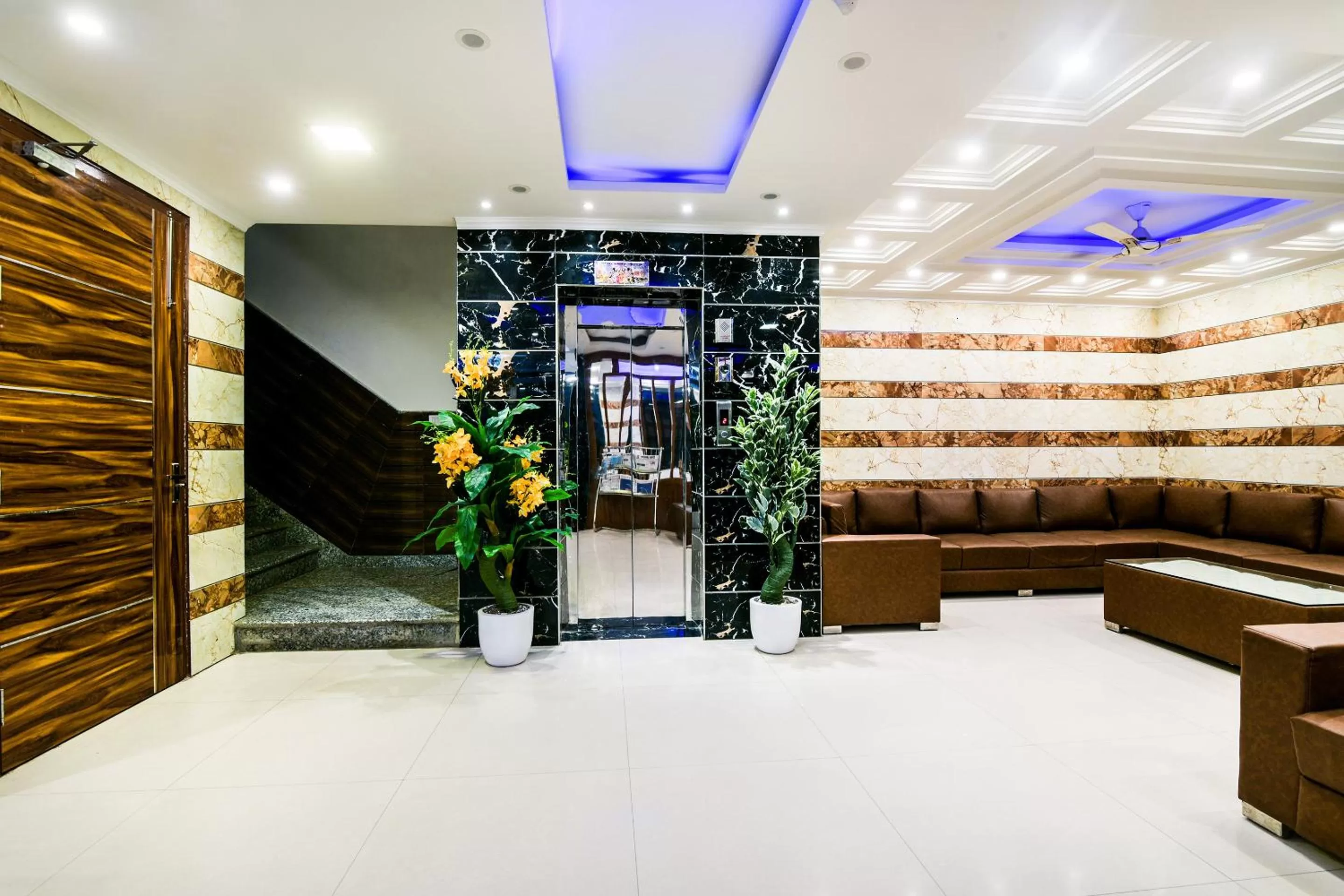 Living room in Hotel Pearl - Mahipalpur Delhi Airport